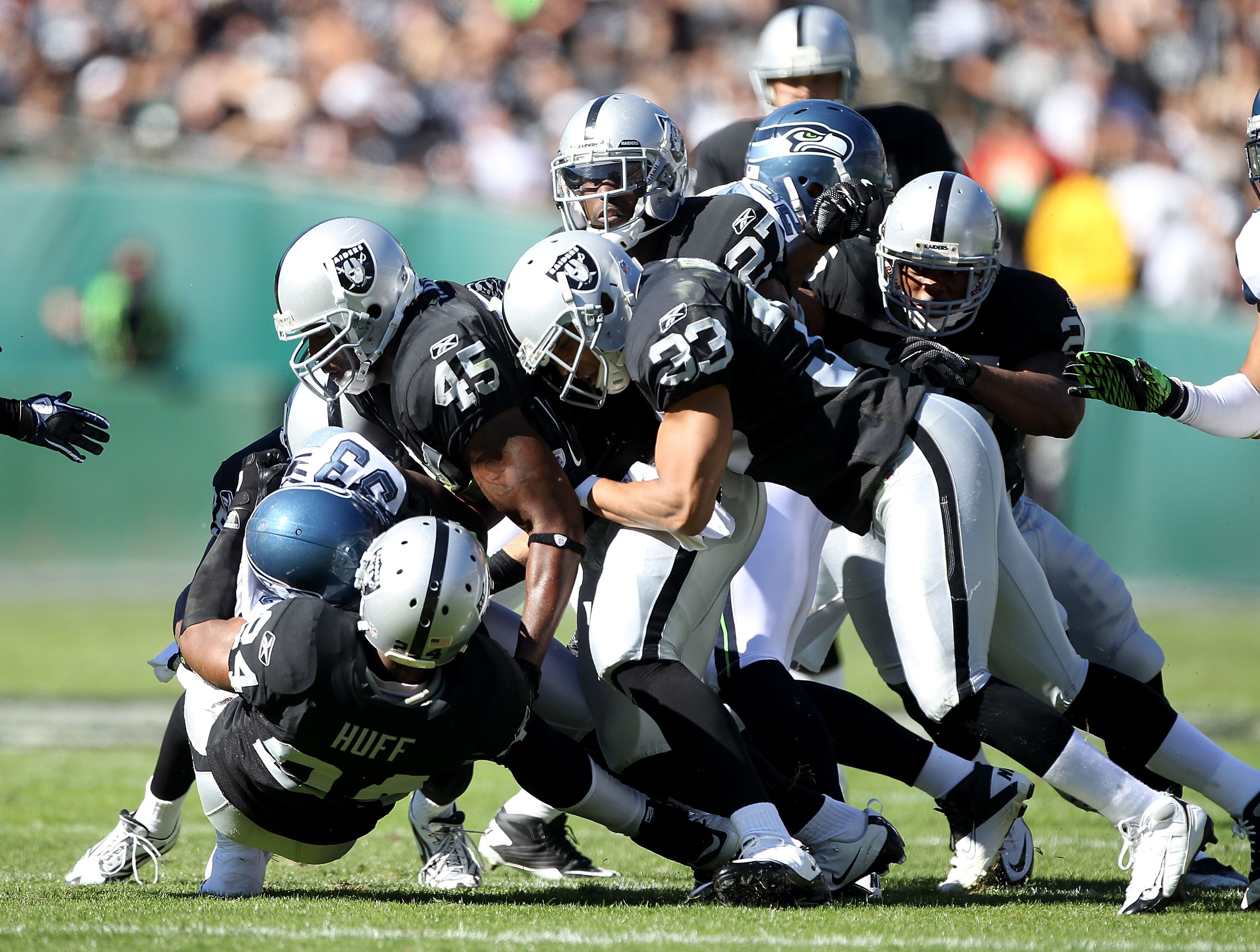 OAKLAND, CA - OCTOBER 31:  The Oakland Raiders defense tackles Leon Washington #33 of the Seattle Seahawks at Oakland-Alameda County Coliseum on October 31, 2010 in Oakland, California.  (Photo by Ezra Shaw/Getty Images)