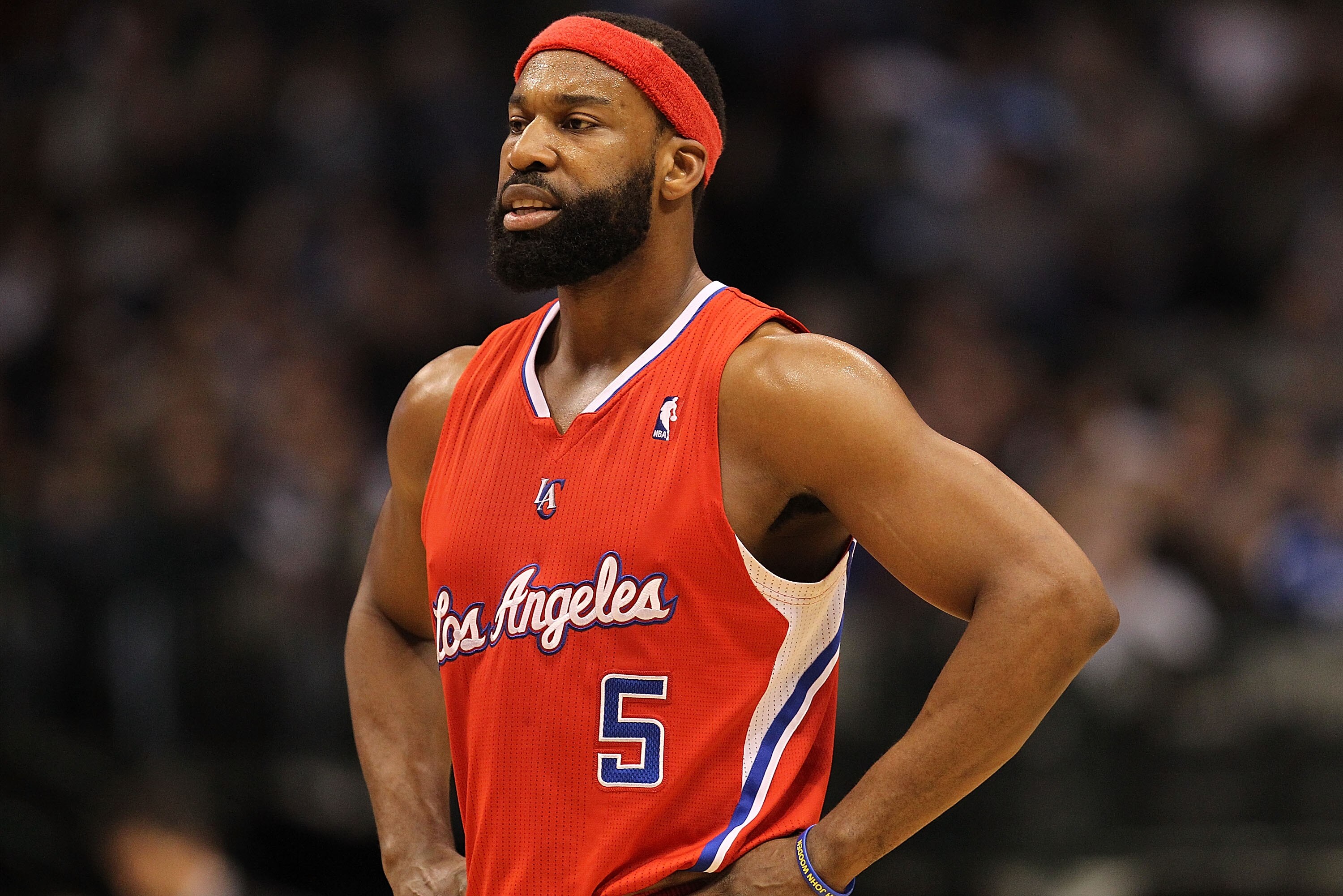 DALLAS, TX - JANUARY 25:  Baron Davis #5 of the Los Angeles Clippers at American Airlines Center on January 25, 2011 in Dallas, Texas.  NOTE TO USER: User expressly acknowledges and agrees that, by downloading and or using this photograph, User is consent
