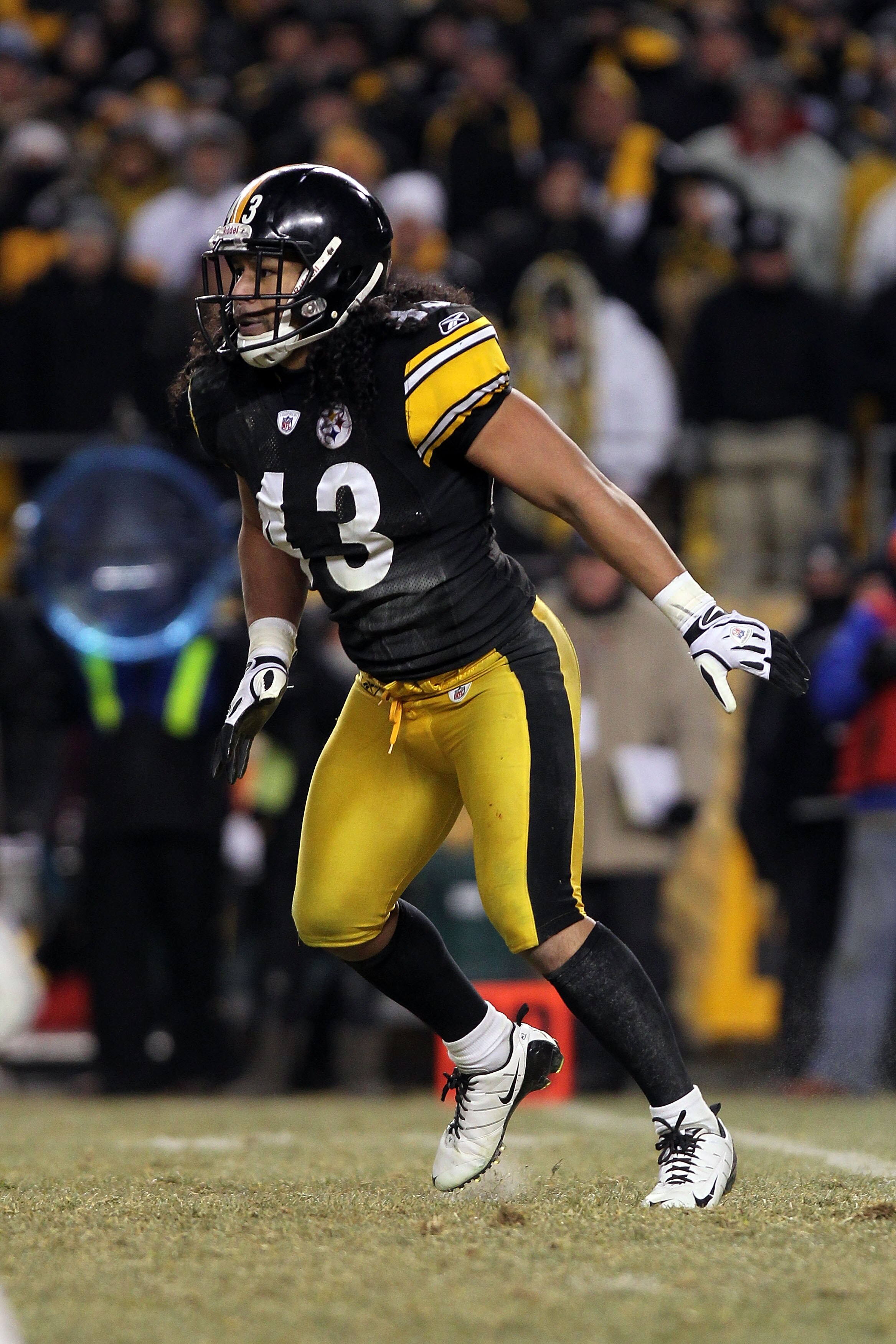 PITTSBURGH, PA - JANUARY 23:  Troy Polamalu #43 of the Pittsburgh Steelers lines up on defense against the New York Jets during the 2011 AFC Championship game at Heinz Field on January 23, 2011 in Pittsburgh, Pennsylvania. The Steelers won 24-19. (Photo b