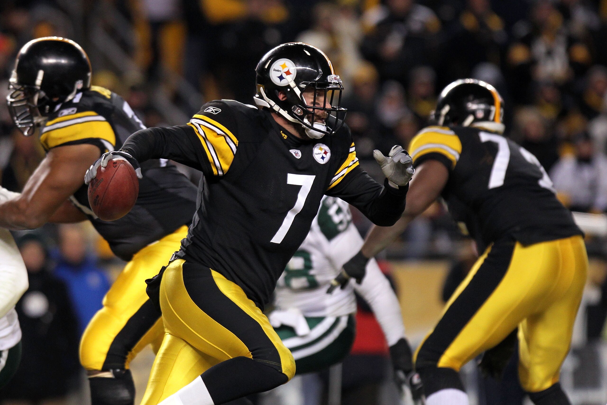 PITTSBURGH, PA - JANUARY 23:  Quarterback Ben Roethlisberger #7 of the Pittsburgh Steelers runs with the ball against the Pittsburgh Steelers during the 2011 AFC Championship game at Heinz Field on January 23, 2011 in Pittsburgh, Pennsylvania. The Steeler
