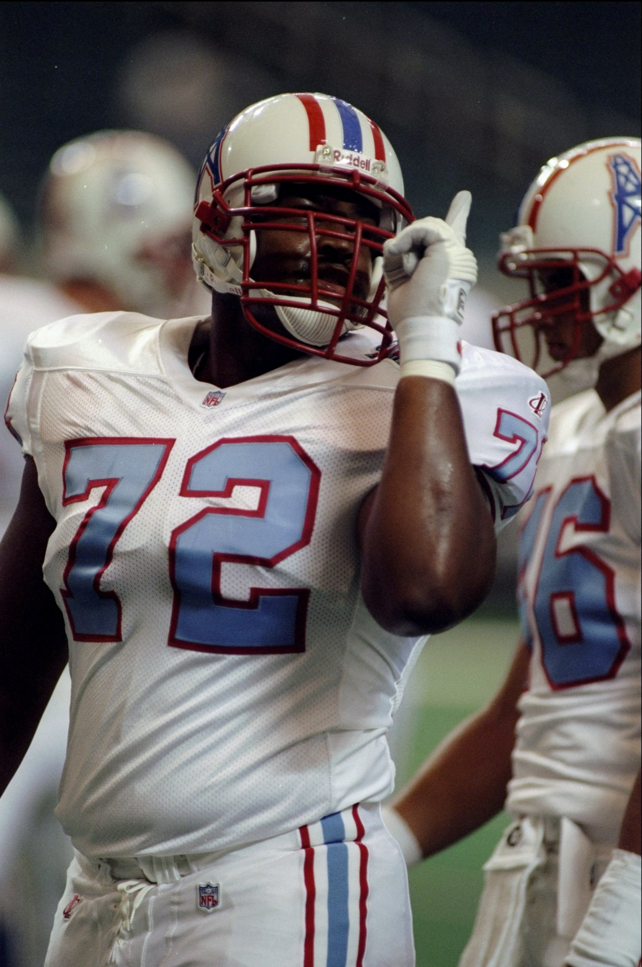 7 Aug 1998:  Offensive tackle Brad Hopkins #72 of the Tennessee Oilers in action during a pre-season game against the Atlanta Falcons at the Georgia Dome in Atlanta, Georgia. The Oilers defeated the Falcons 31-16. Mandatory Credit: Craig Jones  /Allsport