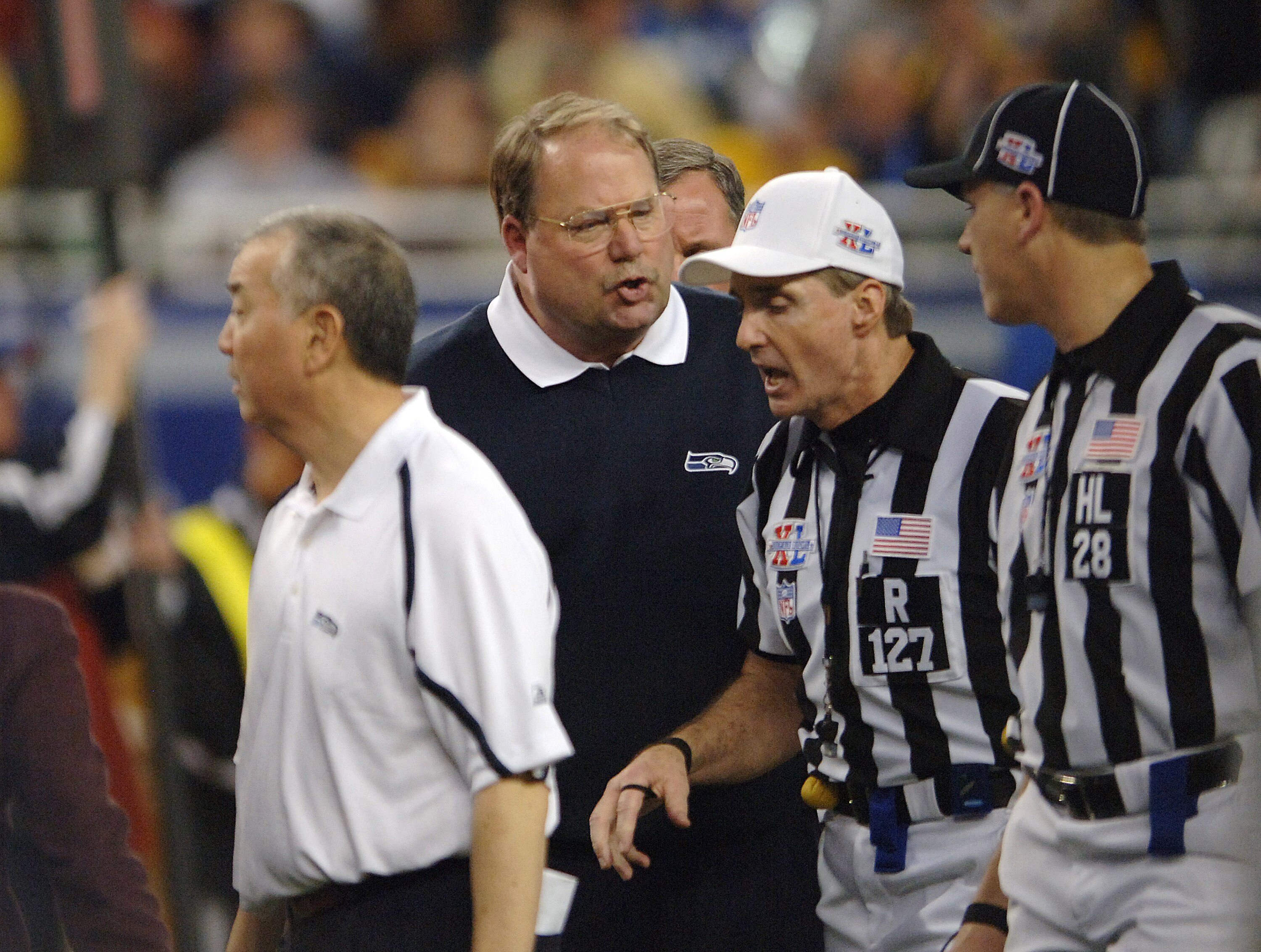 Seahawks head coach Mike Holmgren argues with a ref during Super Bowl XL between the Pittsburgh Steelers and Seattle Seahawks at Ford Field in Detroit, Michigan on February 5, 2006.  (Photo by Al Messerschmidt/Getty Images)