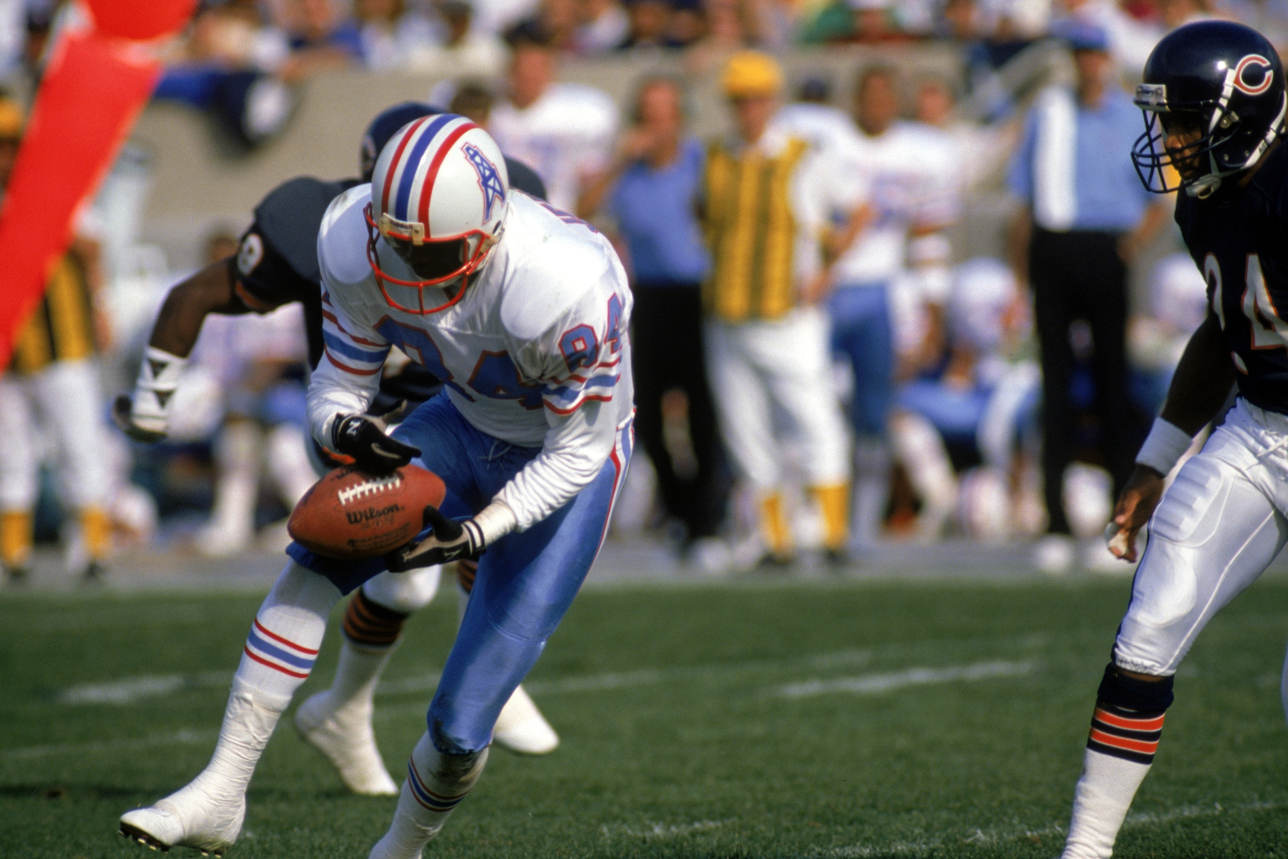 OCTOBER 15:  Receiver Haywood Jeffires #84 of the Houston Oilers catches the ball during an NFL game on October 15, 1989 against the Chicago Bears.  (Photo by Jed Jacobsohn/Getty Images)