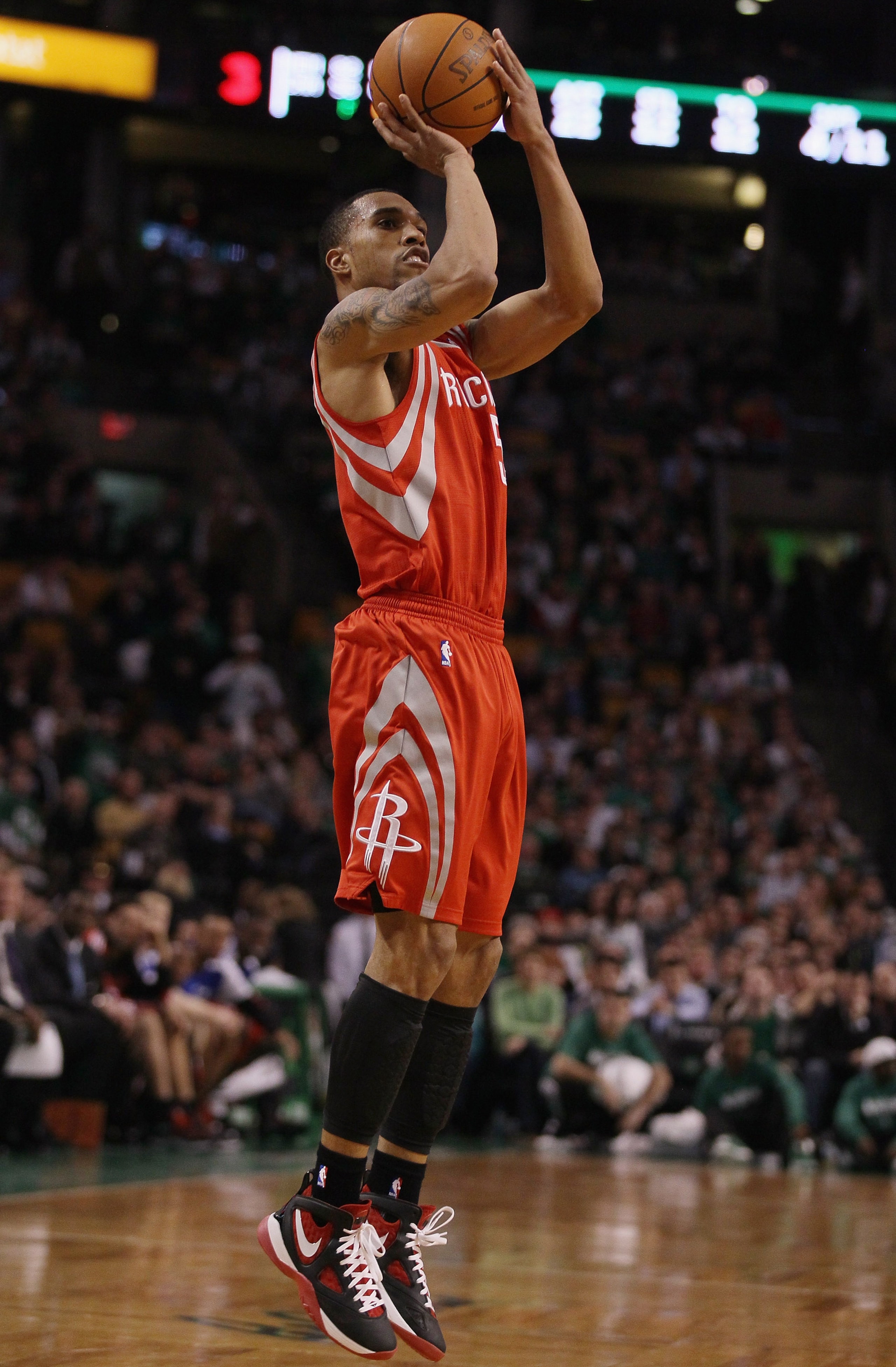BOSTON, MA - JANUARY 10: Courtney Lee #5 of the Houston Rockets takes a shot in the second half against the Boston Celtics on January 10, 2011 at the TD Garden in Boston, Massachusetts. The Rockets defeated the Celtics 108-102. NOTE TO USER: User expres BOSTON, MA - JANUARY 10: Courtney Lee #5 of the Houston Rockets takes a shot in the second half against the Boston Celtics on January 10, 2011 at the TD Garden in Boston, Massachusetts. The Rockets defeated the Celtics 108-102. NOTE TO USER: User expres