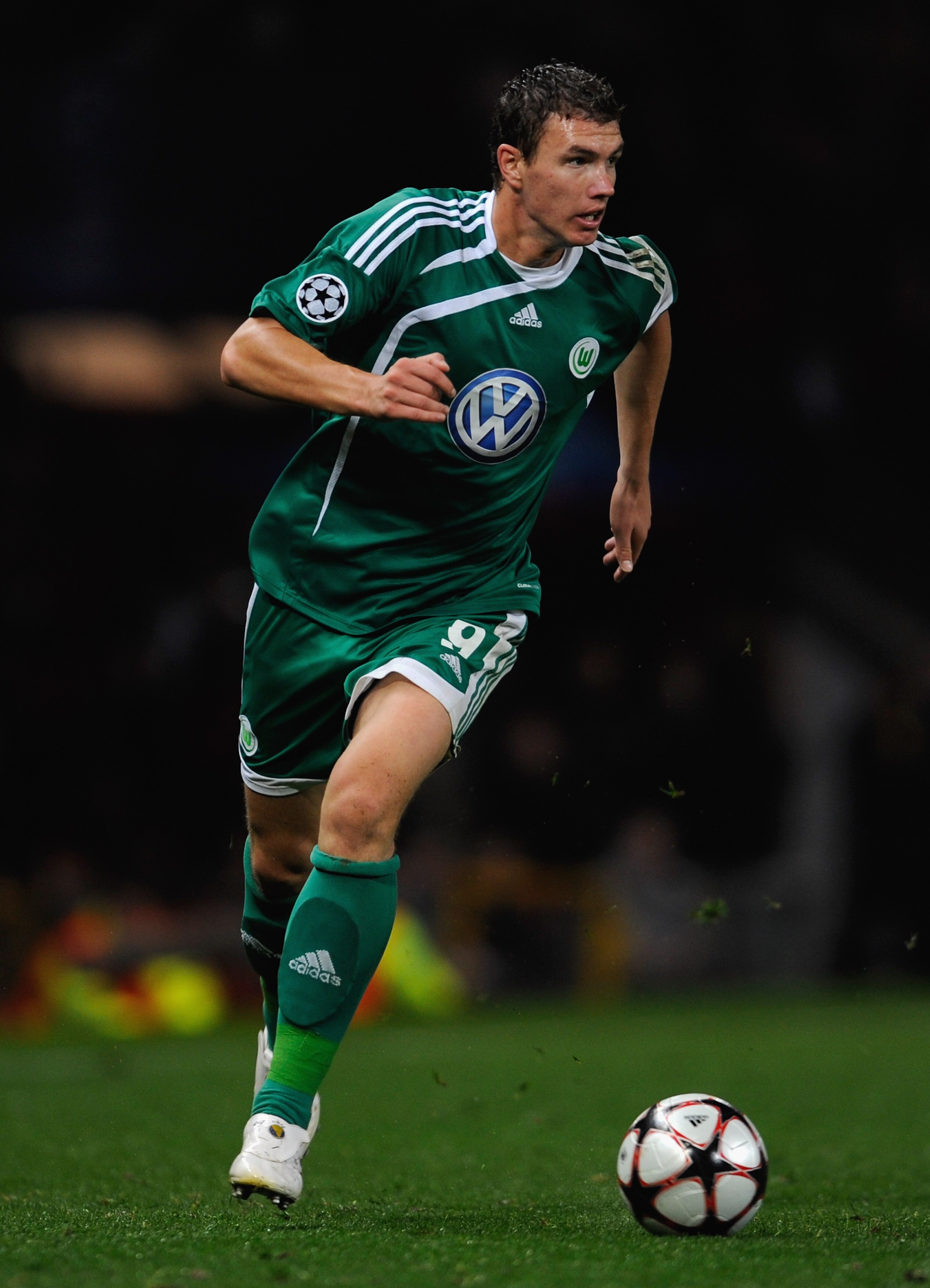 MANCHESTER, ENGLAND - SEPTEMBER 30:   Edin Dzeko of VfL Wolfsburg in action during the UEFA Champions League Group B match between Manchester United and VfL Wolfsburg at Old Trafford on September 30, 2009 in Manchester, England.  (Photo by Michael Regan/G