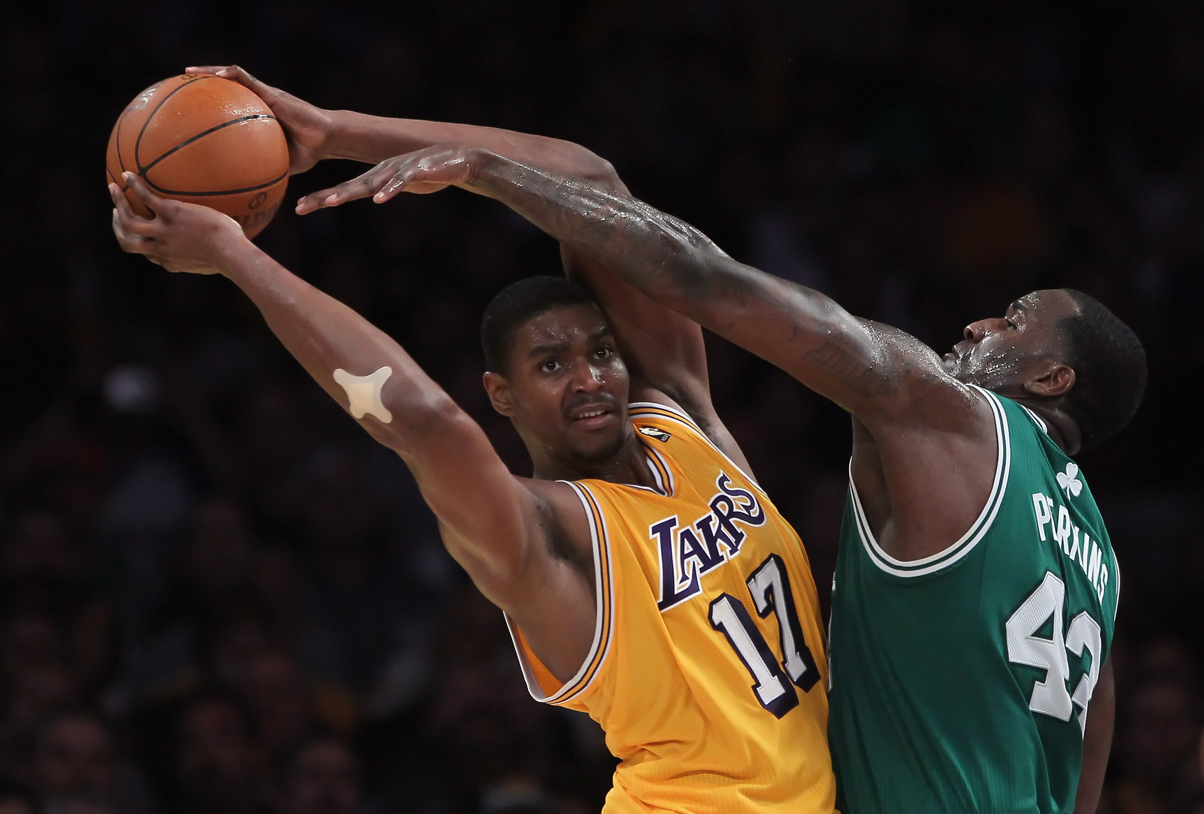 LOS ANGELES, CA - JANUARY 30:  Andrew Bynum #17 of the Los Angeles Lakers is defended by Kendrick Perkins #43 of the Boston Celtics in the second half at Staples Center on January 30, 2011 in Los Angeles, California. The Celtics defeated the Lakers 109-96