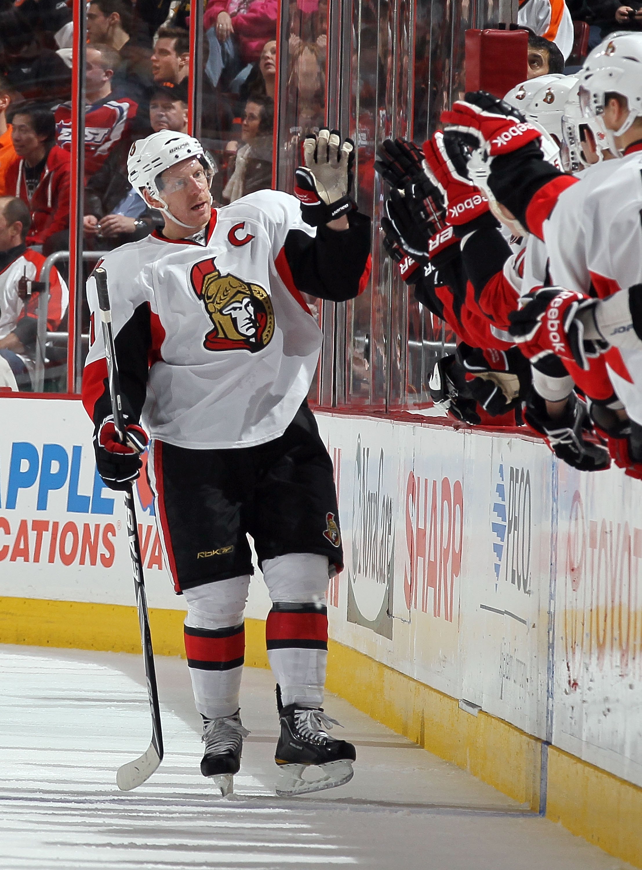PHILADELPHIA, PA - JANUARY 20:  Daniel Alfredsson #11 of the Ottawa Senators skates against the Philadelphia Flyers on January 20, 2011 at Wells Fargo Center in Philadelphia, Pennsylvania.  (Photo by Jim McIsaac/Getty Images)