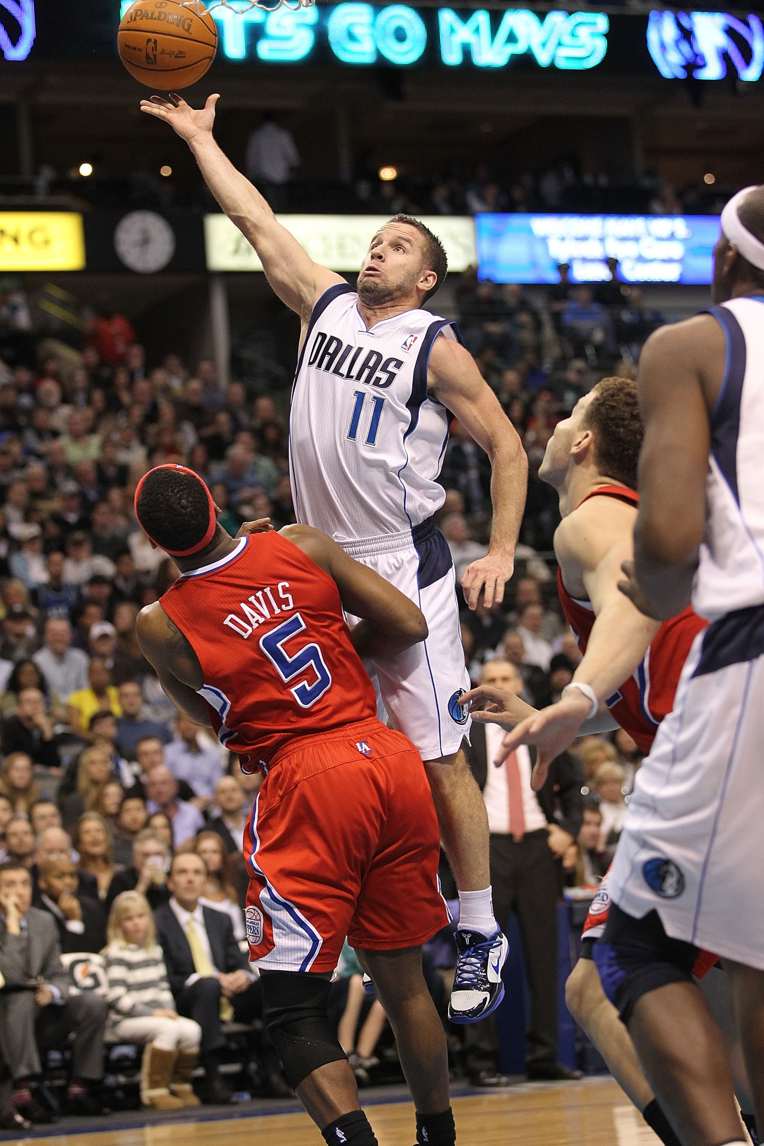 DALLAS, TX - JANUARY 25:  Guard Jose Juan Barea #11 of the Dallas Mavericks takes a shot against Baron Davis #5 of the Los Angeles Clippers at American Airlines Center on January 25, 2011 in Dallas, Texas.  NOTE TO USER: User expressly acknowledges and ag