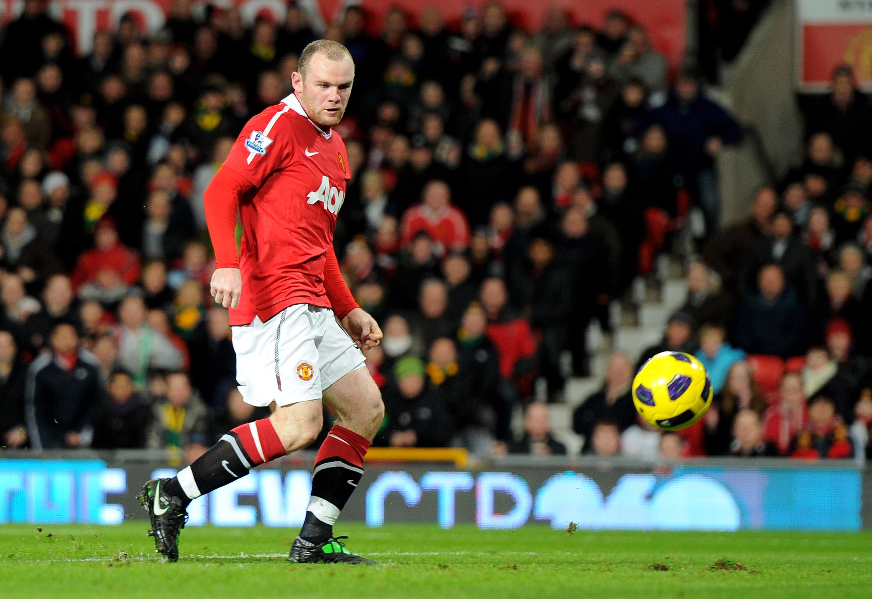 MANCHESTER, ENGLAND - FEBRUARY 01:  Wayne Rooney of Manchester United scores his team's second goal during the Barclays Premier League match between Manchester United and Aston Villa at Old Trafford on February 1, 2011 in Manchester, England.  (Photo by C