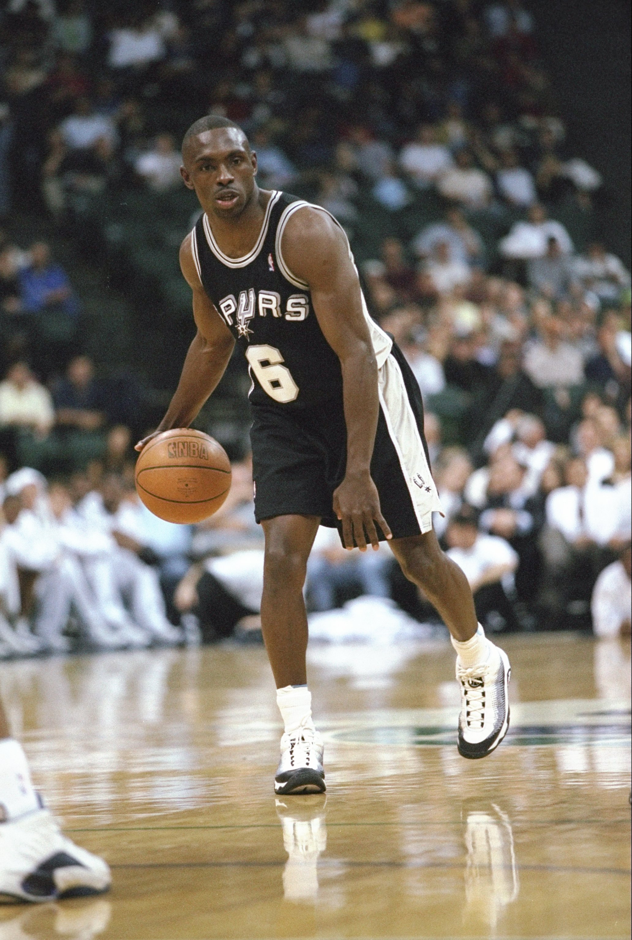 4 Mar 1999:  Avery Johnson #6 of the San Antonio Spurs in action during the game against the Dallas Mavericks at the Reunion Arena in Dallas, Texas. The Spurs defeated the Mavericks 95-79.   Mandatory Credit: Stephen Dunn  /Allsport