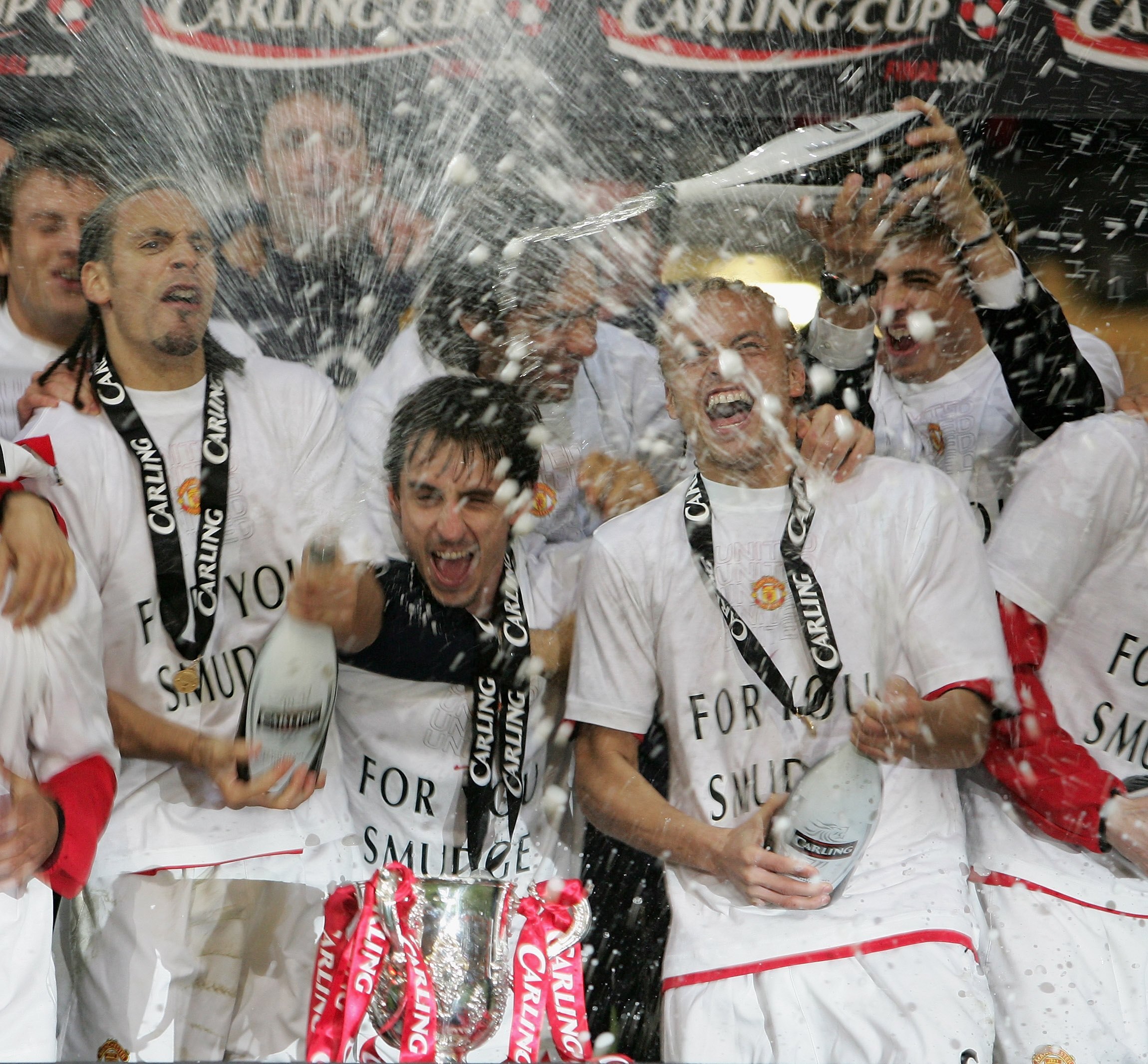 CARDIFF, UNITED KINGDOM - FEBRUARY 26: The Manchester United players celebrate after winning the Carling Cup Final match between Manchester United and Wigan Athletic at the Millennium Stadium on February 26, 2006 in Cardiff, Wales.  (Photo by Phil Cole/Ge