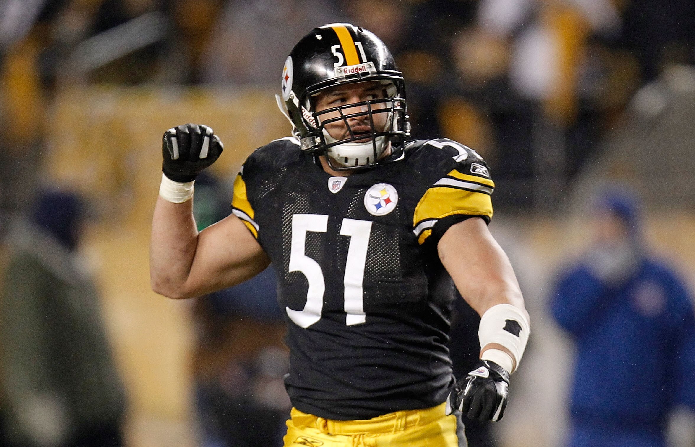 PITTSBURGH, PA - JANUARY 15:  Linebacker James Farrior #51 of the Pittsburgh Steelers reacts to a play against the Baltimore Ravens in the AFC Divisional Playoff Game at Heinz Field on January 15, 2011 in Pittsburgh, Pennsylvania.  (Photo by Gregory Shamu