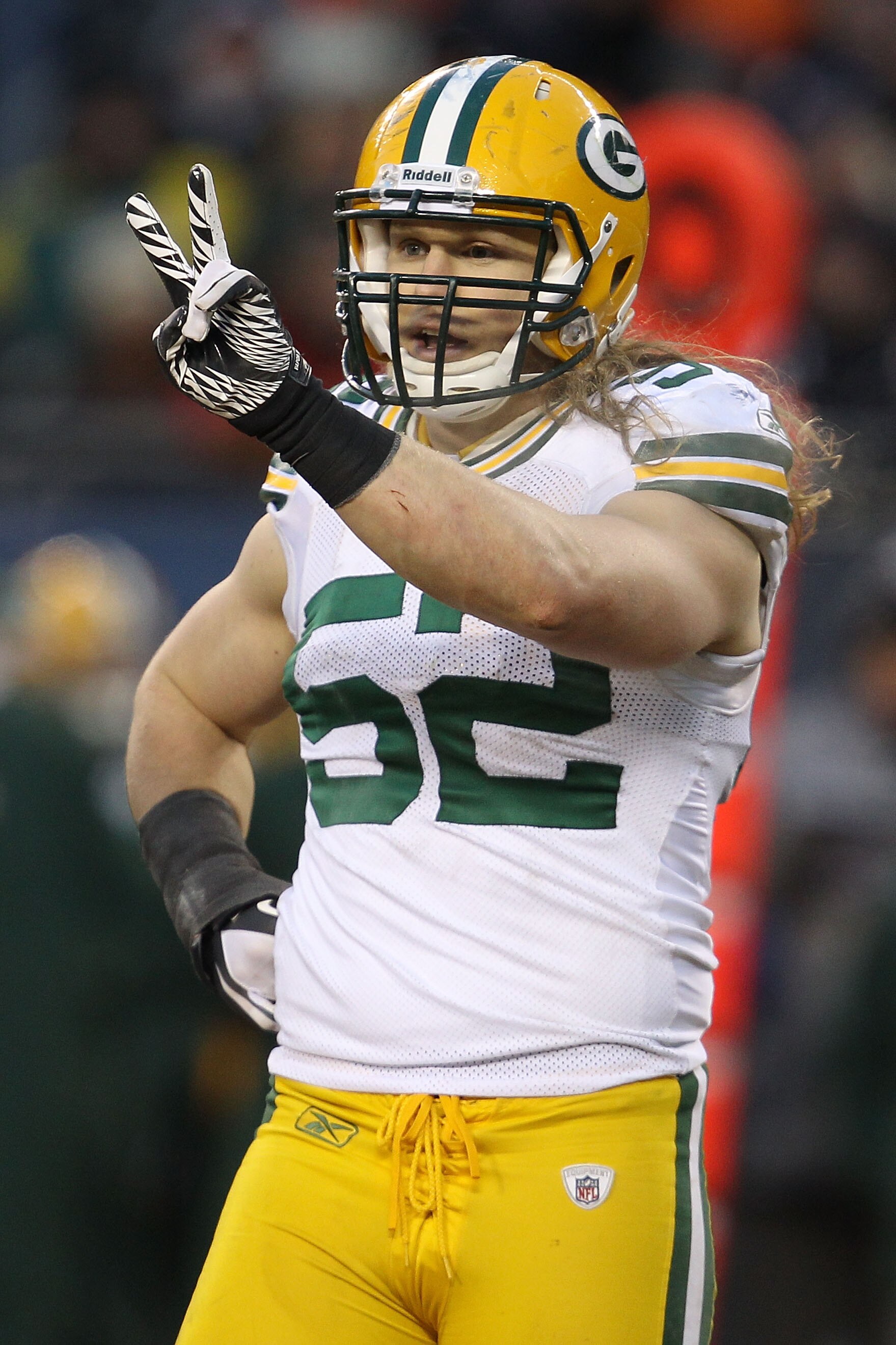 CHICAGO, IL - JANUARY 23:  Linebacker Clay Matthews #52 of the Green Bay Packers holds up two fingers against the Chicago Bears in the NFC Championship Game at Soldier Field on January 23, 2011 in Chicago, Illinois.  (Photo by Jonathan Daniel/Getty Images