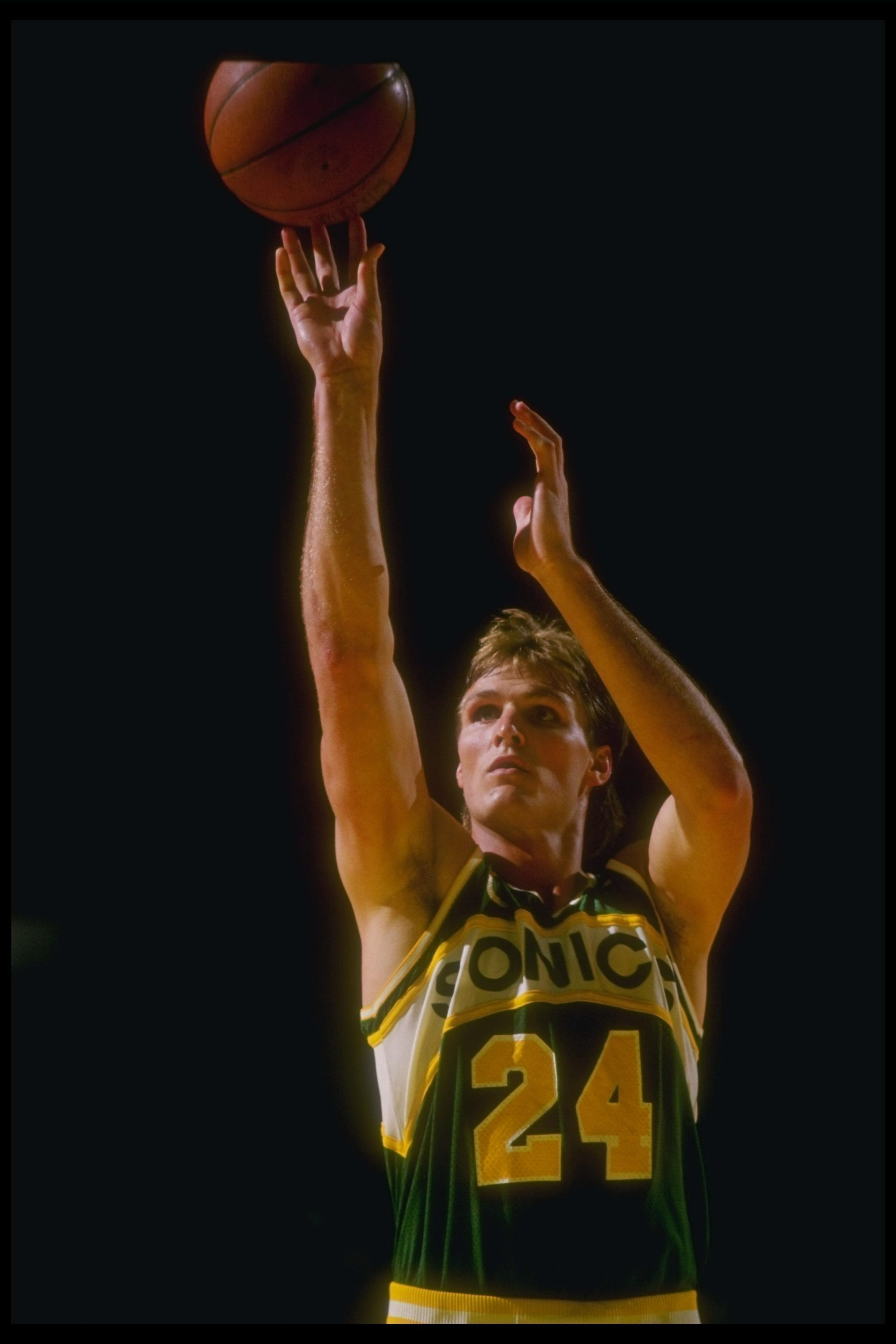 1988: Forward Tom Chambers of the Seattle SuperSonics shoots the ball during a game against the Los Angeles Lakers at the Great Western Forum in Inglewood, California. Mandatory Credit: Stephen Dunn /Allsport 1988: Forward Tom Chambers of the Seattle SuperSonics shoots the ball during a game against the Los Angeles Lakers at the Great Western Forum in Inglewood, California. Mandatory Credit: Stephen Dunn /Allsport