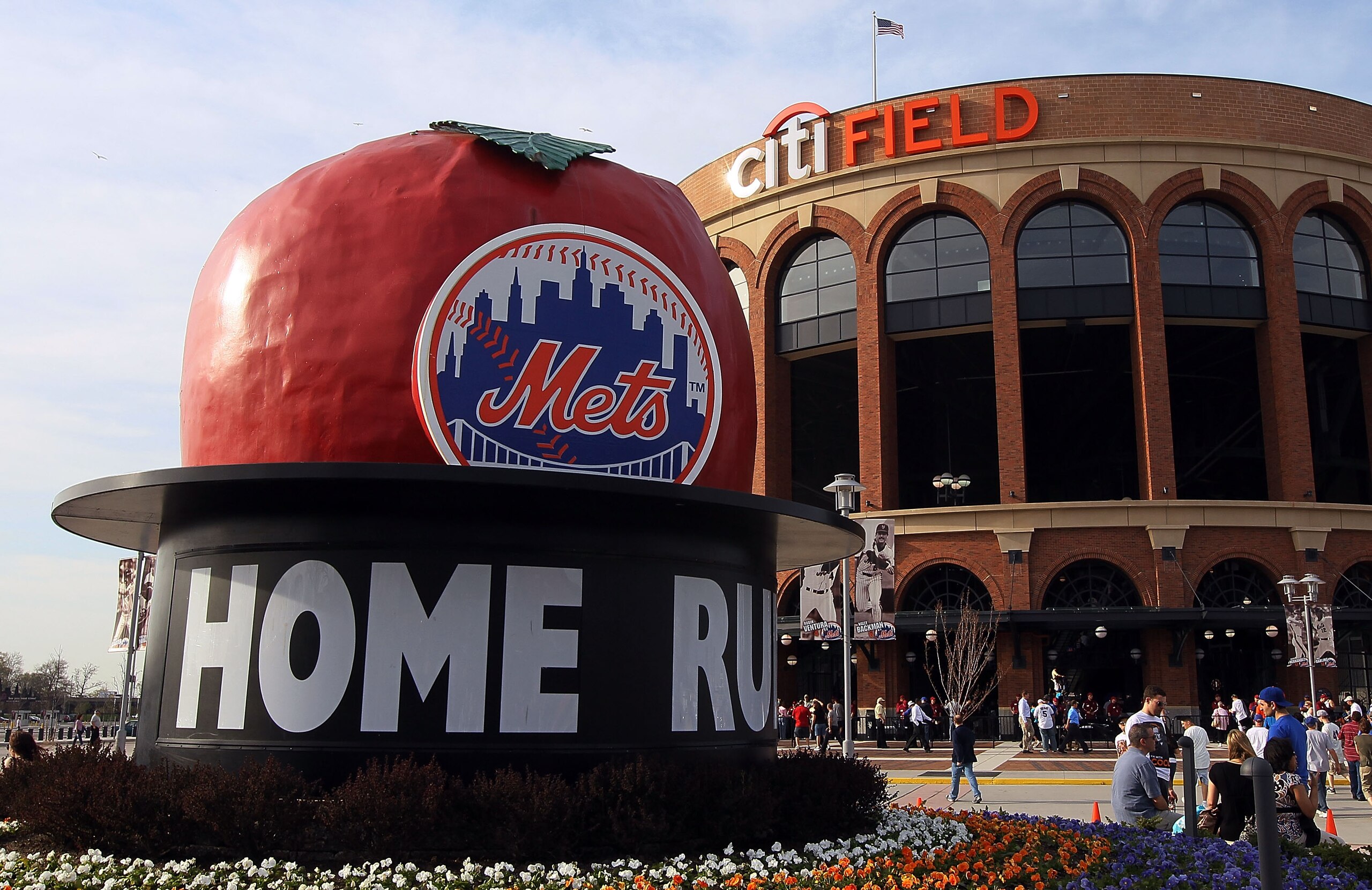 NEW YORK - APRIL 07: The home run apple is seen before the New York Mets play the Florida Marlins on April 7, 2010 at Citi Field in the Flushing neighborhood of the Queens borough of New York City. (Photo by Jim McIsaac/Getty Images) NEW YORK - APRIL 07: The home run apple is seen before the New York Mets play the Florida Marlins on April 7, 2010 at Citi Field in the Flushing neighborhood of the Queens borough of New York City. (Photo by Jim McIsaac/Getty Images)