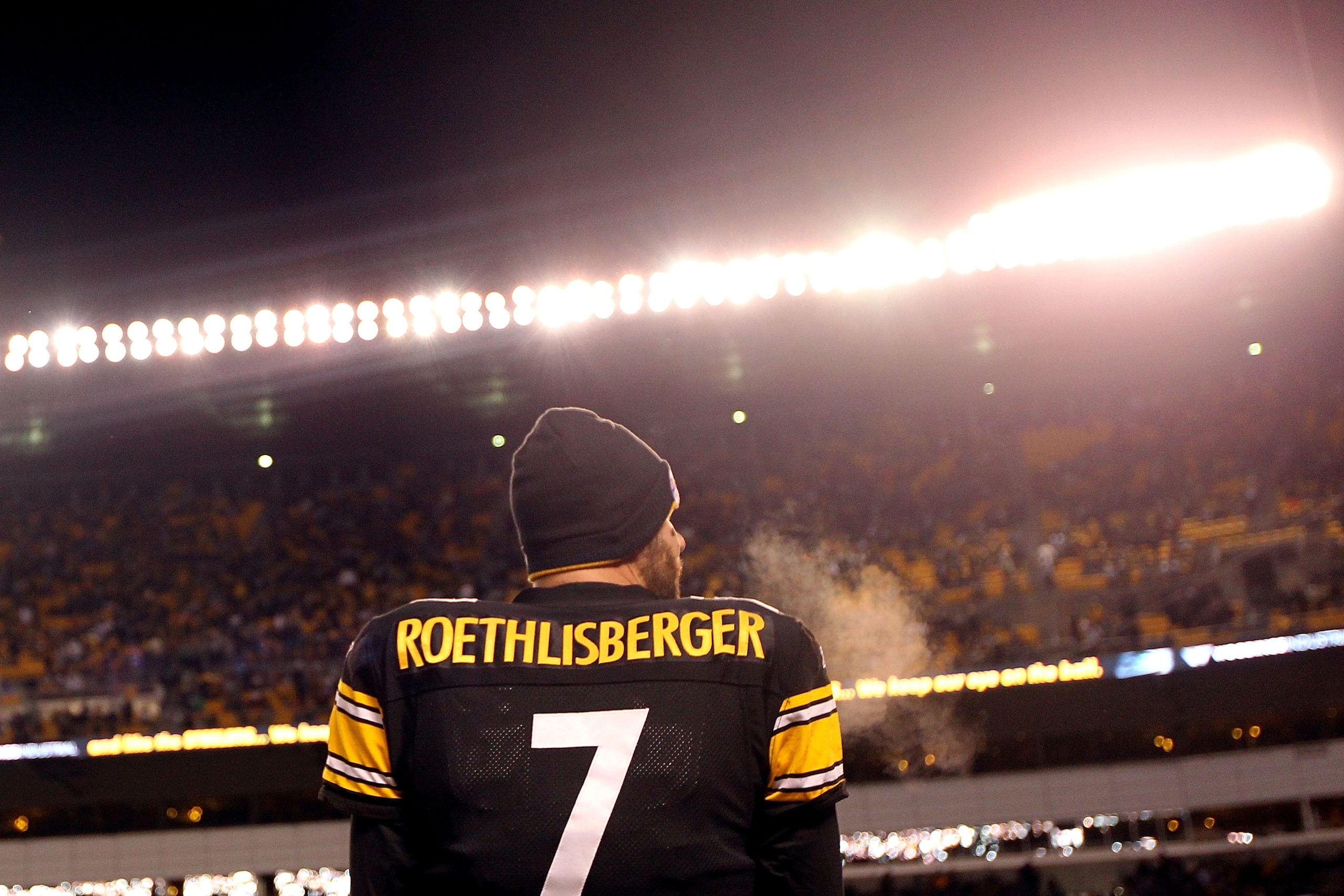 PITTSBURGH, PA - JANUARY 23:  Quarterback Ben Roethlisberger #7 of the Pittsburgh Steelers looks on against the New York Jets during the 2011 AFC Championship game at Heinz Field on January 23, 2011 in Pittsburgh, Pennsylvania. The Steelers won 24-19. (Ph