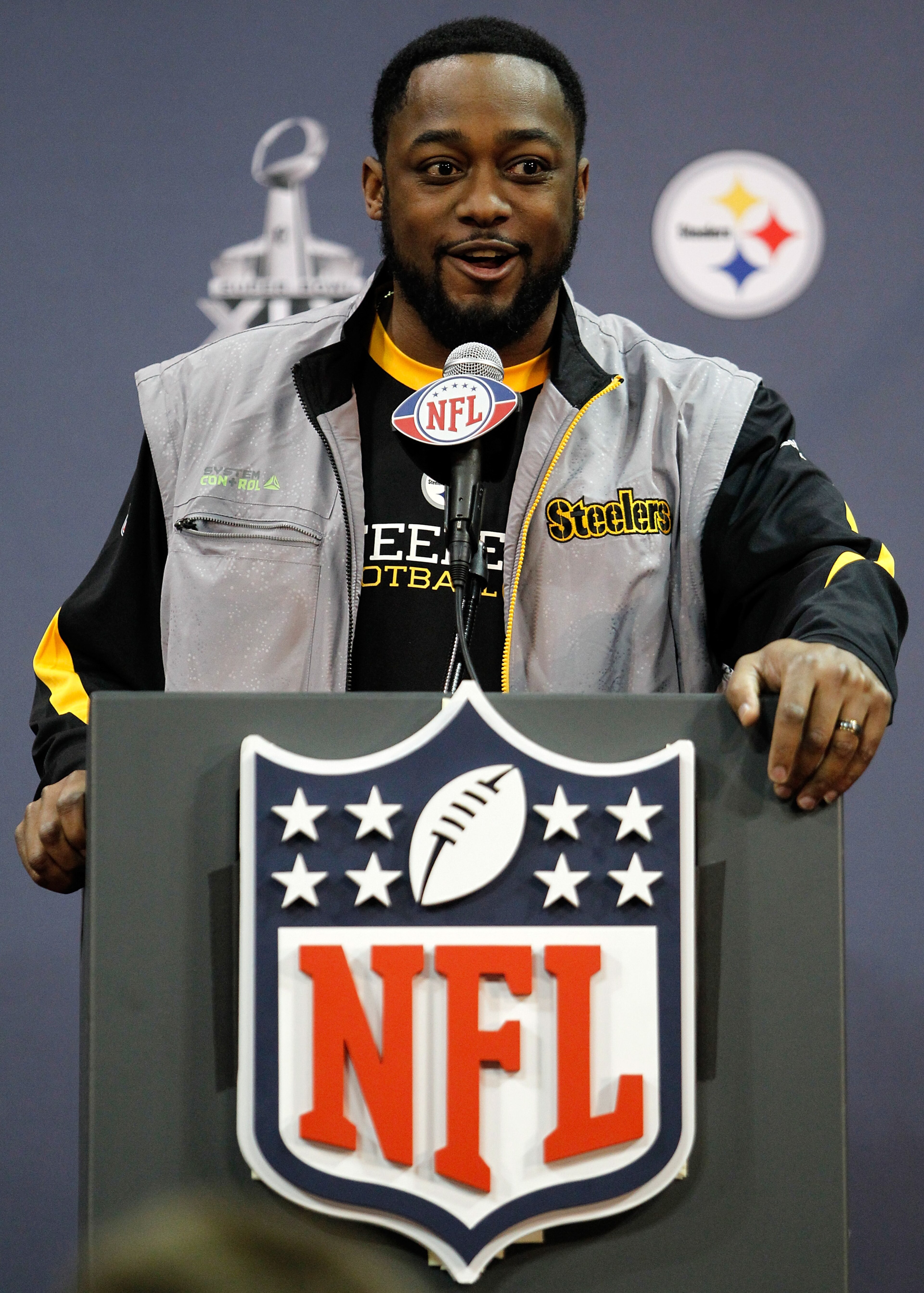 FORT WORTH, TX - FEBRUARY 02: Head coach Mike Tomlin of the Pittsburgh Steelers talks with the media on February 2, 2011 in Fort Worth, Texas. The Pittsburgh Steelers will play the Green Bay Packers in Super Bowl XLV on February 6, 2011 at Cowboys Stadiu FORT WORTH, TX - FEBRUARY 02: Head coach Mike Tomlin of the Pittsburgh Steelers talks with the media on February 2, 2011 in Fort Worth, Texas. The Pittsburgh Steelers will play the Green Bay Packers in Super Bowl XLV on February 6, 2011 at Cowboys Stadiu