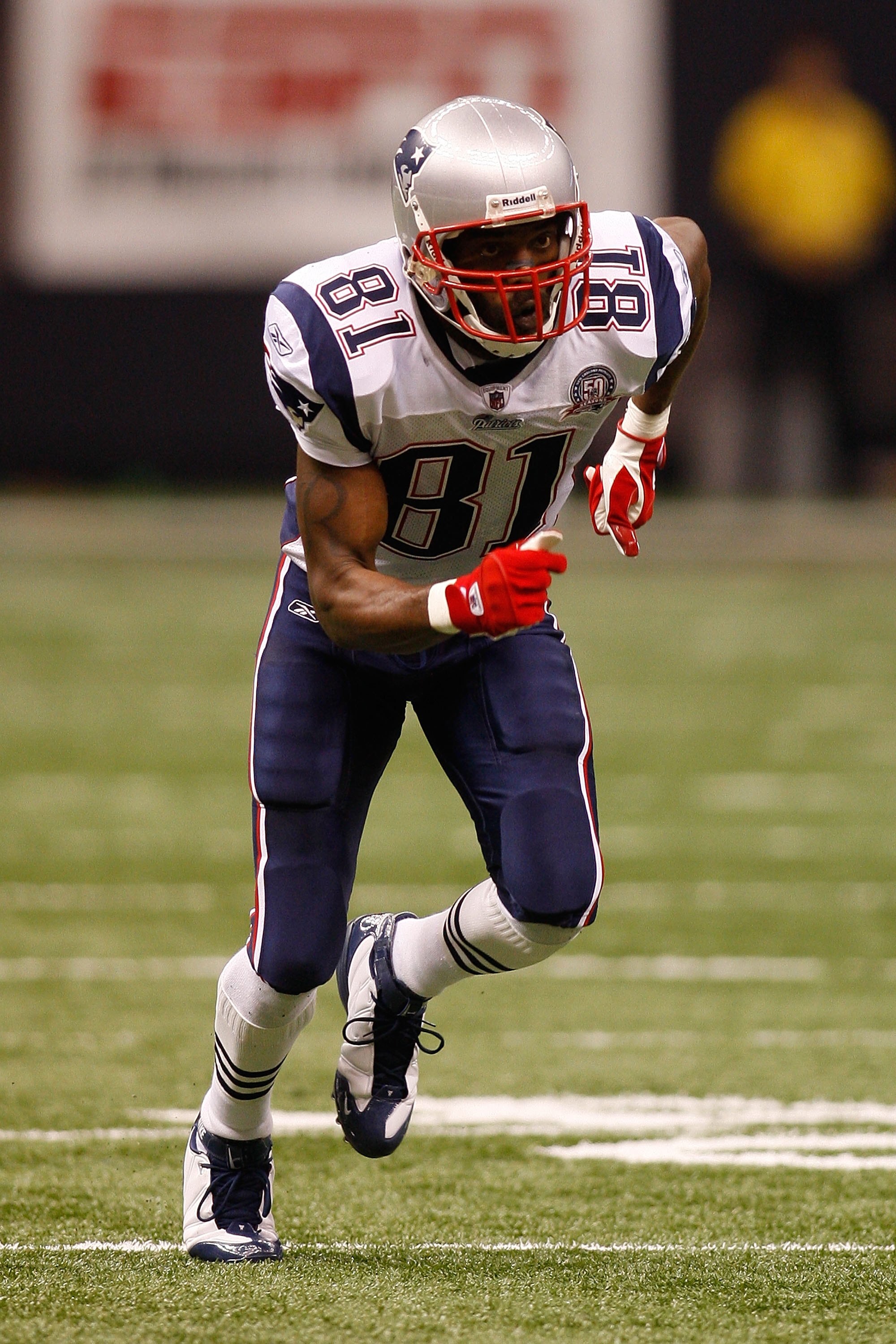NEW ORLEANS - NOVEMBER 30:  Randy Moss #81 of the New England Patriots runs during the game against the New Orleans Saints at the Louisiana Superdome on November 30, 2009  in New Orleans, Louisiana.  (Photo by Chris Graythen/Getty Images)