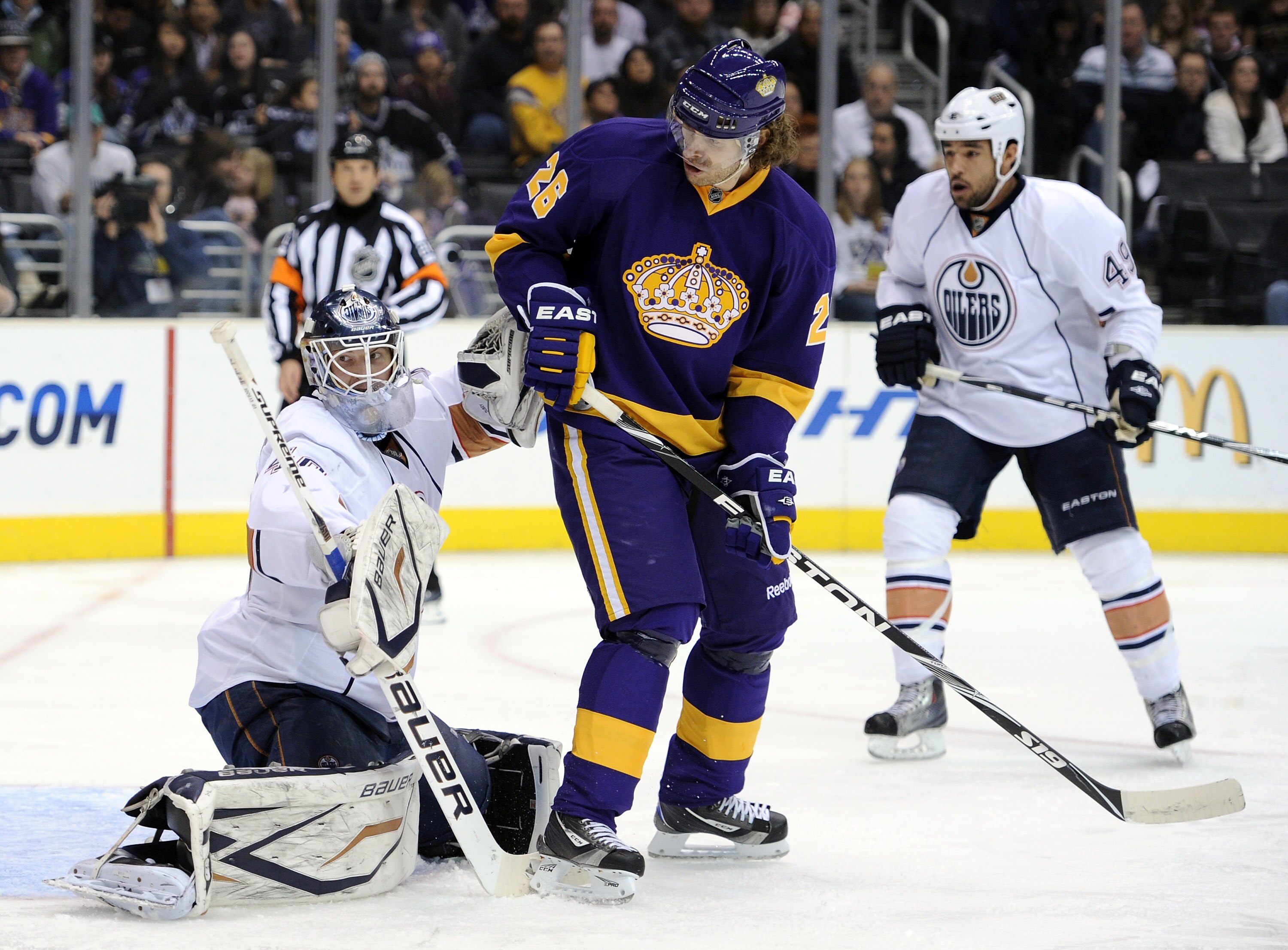 LOS ANGELES, CA - JANUARY 15:  Devan Dubnyk #40 of the Edmonton Oliers makes a save is front of Michal Handzus #26 of the Los Angeles Kings during the second period at the Staples Center on January 15, 2011 in Los Angeles, California.  (Photo by Harry How