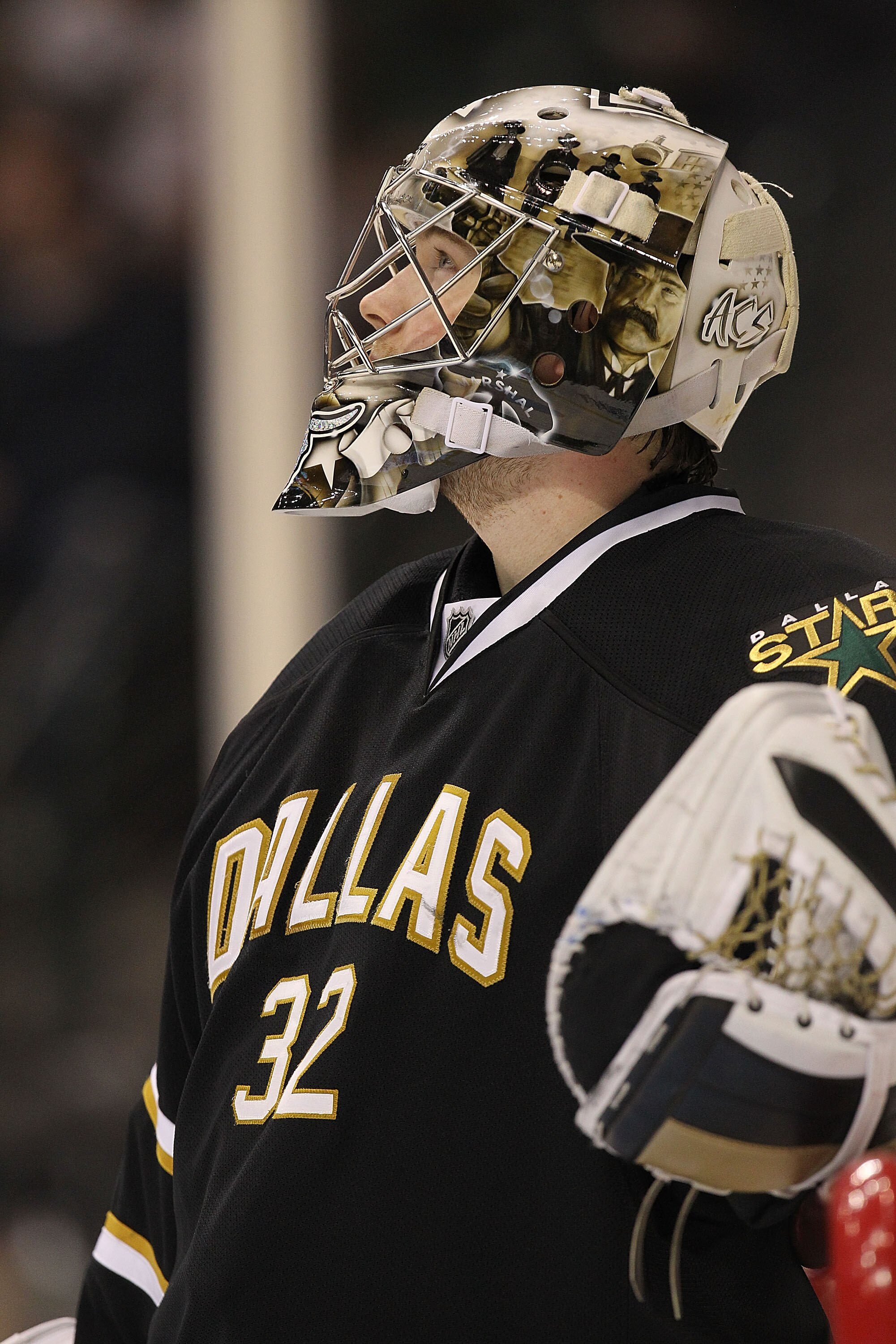 DALLAS, TX - JANUARY 26:  Goaltender Kari Lehtonen #32 of the Dallas Stars on January 26, 2011 in Dallas, Texas.  (Photo by Ronald Martinez/Getty Images)