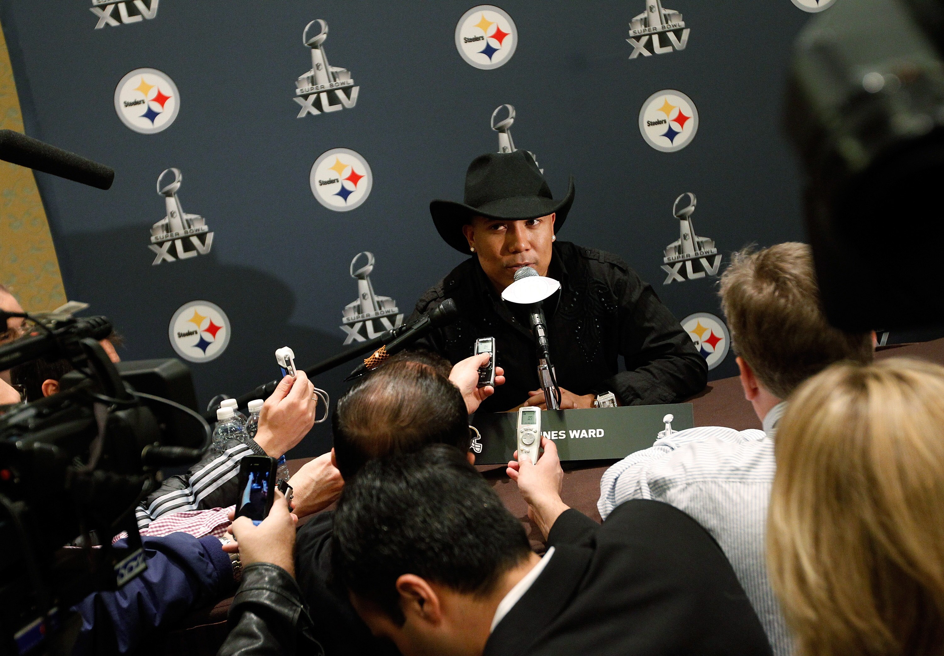 FORT WORTH, TX - JANUARY 31:  Wide receiver Hines Ward #86 of the Pittsburgh Steelers talks with the media at the Omni Fort Worth Hotel on January 31, 2011 in Fort Worth, Texas. The Pittsburgh Steelers will play the Green Bay Packers in Super Bowl XLV on