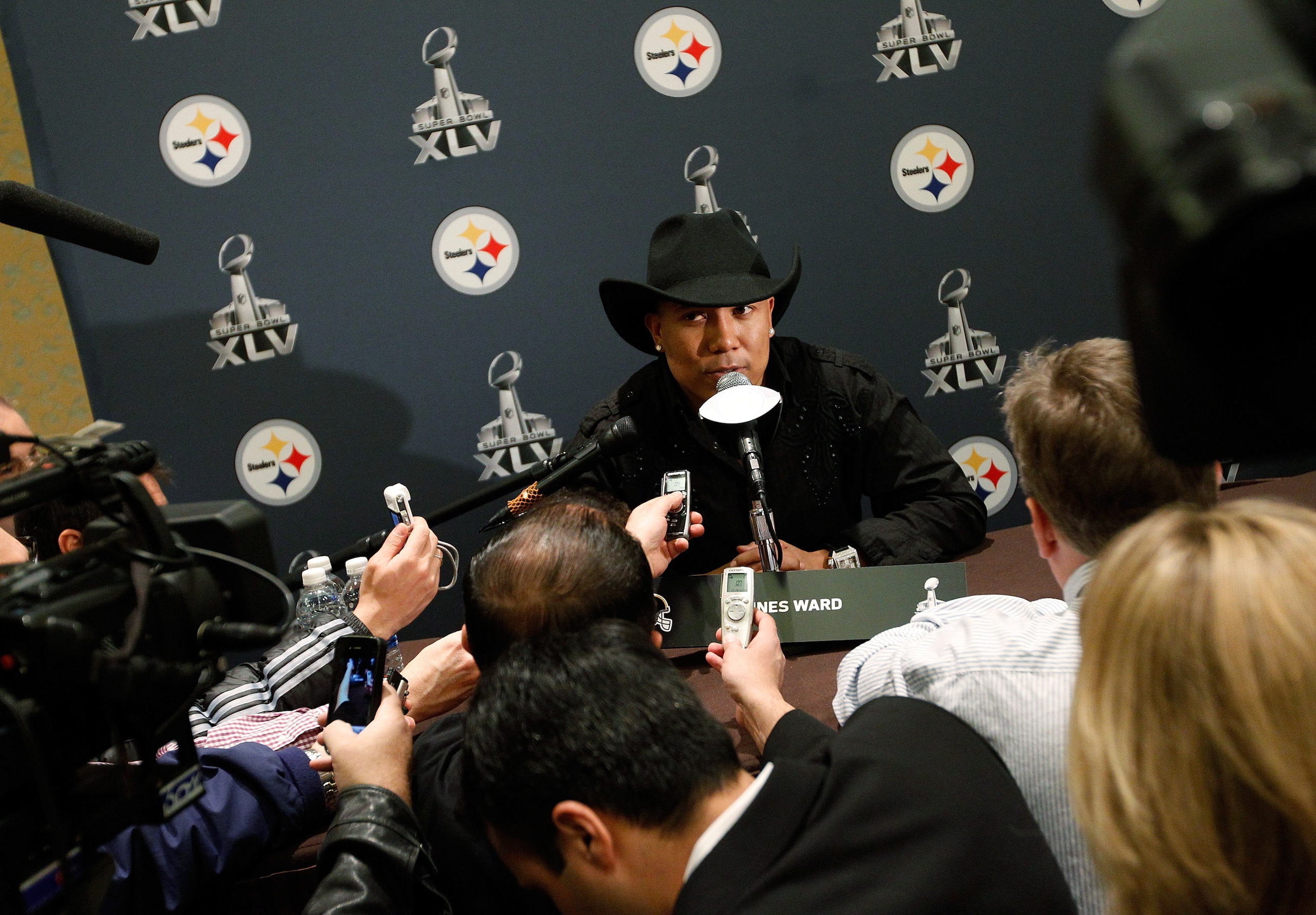 FORT WORTH, TX - JANUARY 31:  Wide receiver Hines Ward #86 of the Pittsburgh Steelers talks with the media at the Omni Fort Worth Hotel on January 31, 2011 in Fort Worth, Texas. The Pittsburgh Steelers will play the Green Bay Packers in Super Bowl XLV on