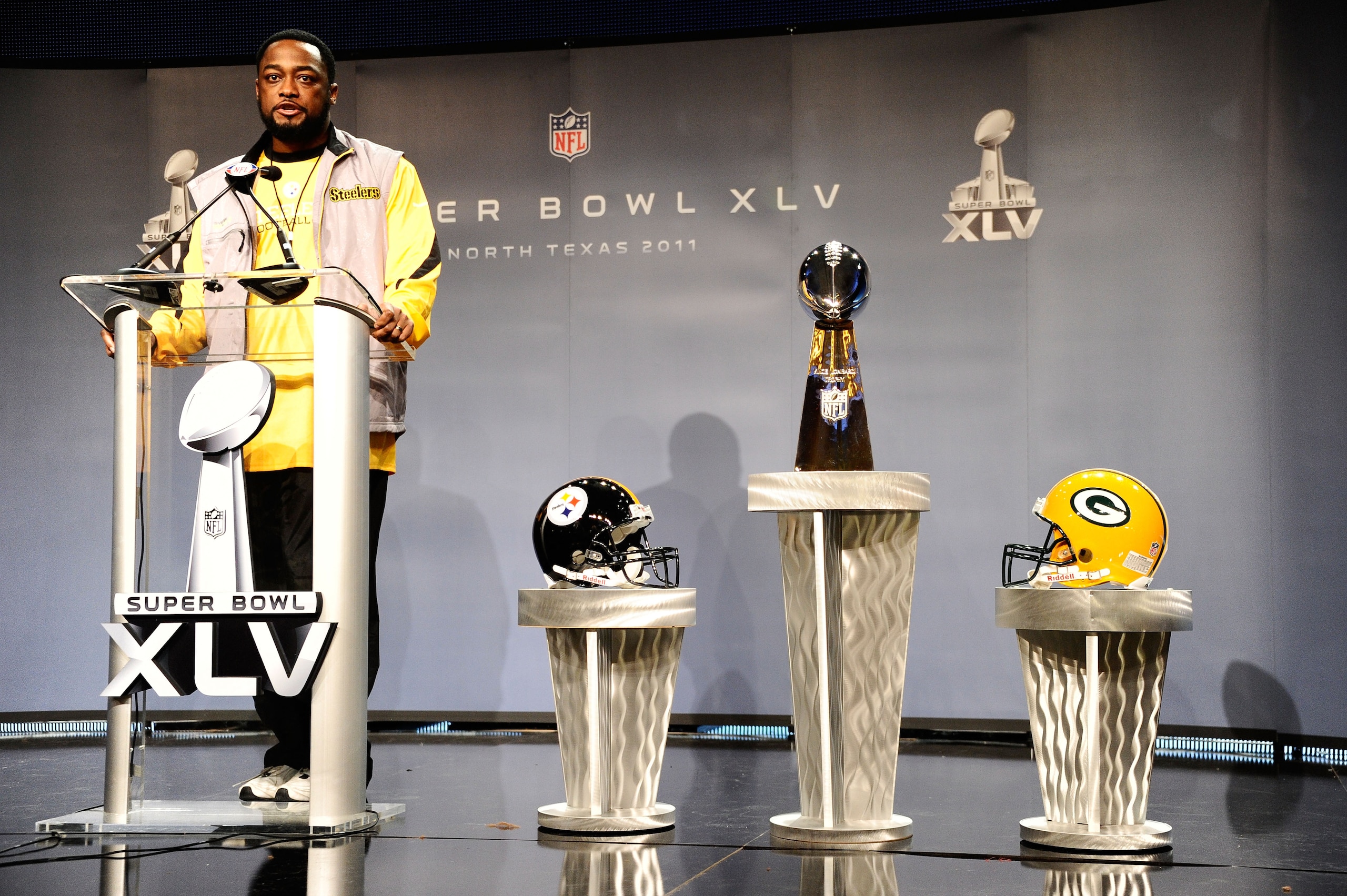 DALLAS, TX - FEBRUARY 04:  Head coach Mike Tomlin of the Pittsburgh Steelers speaks during a press conference at the Super Bowl XLV media center on February 4, 2011 in Dallas, Texas. The Green Bay Packers will play the Pittsburgh Steelers in Super Bowl XL