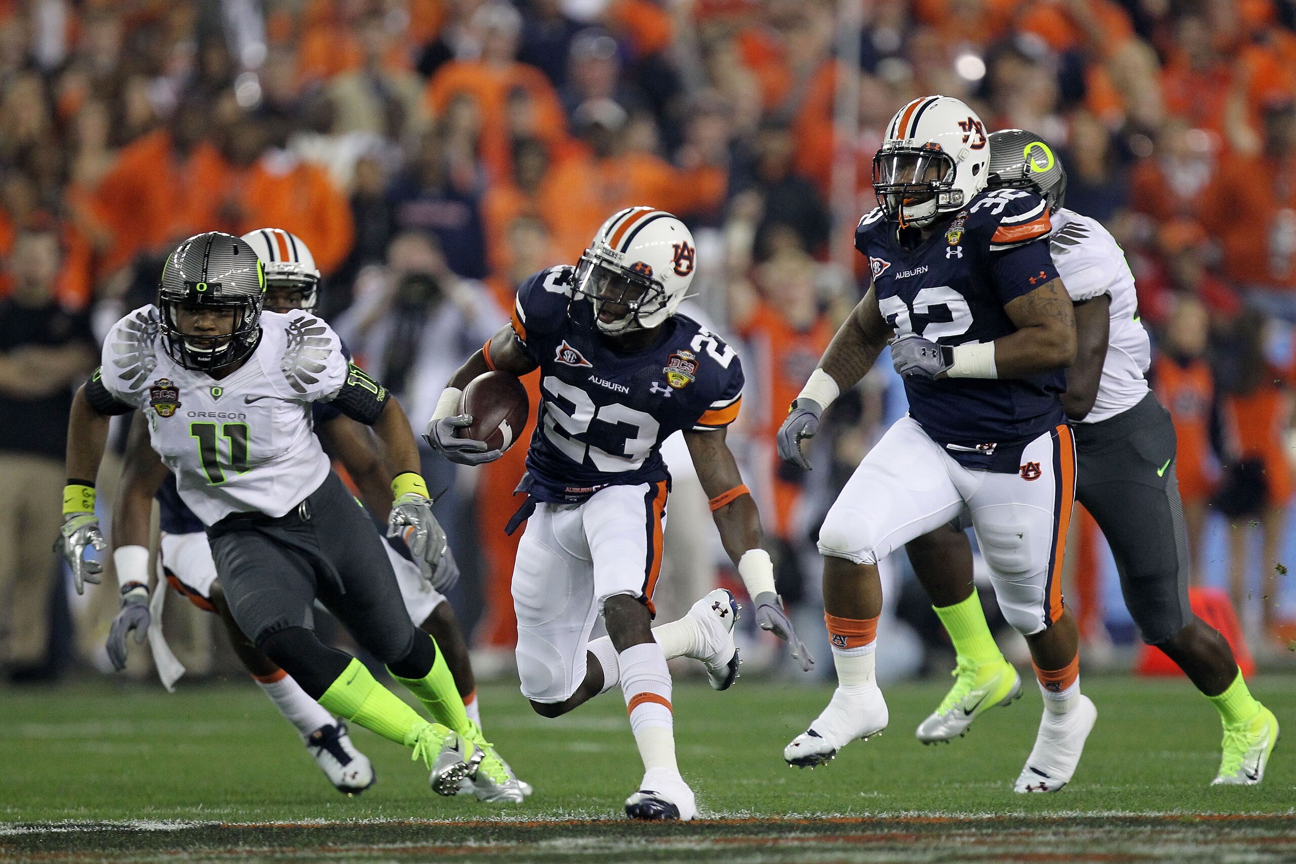 GLENDALE, AZ - JANUARY 10:  Onterio McCalebb #23 of the Auburn Tigers runs the ball in the first quarter against the Oregon Ducks during the Tostitos BCS National Championship Game at University of Phoenix Stadium on January 10, 2011 in Glendale, Arizona.