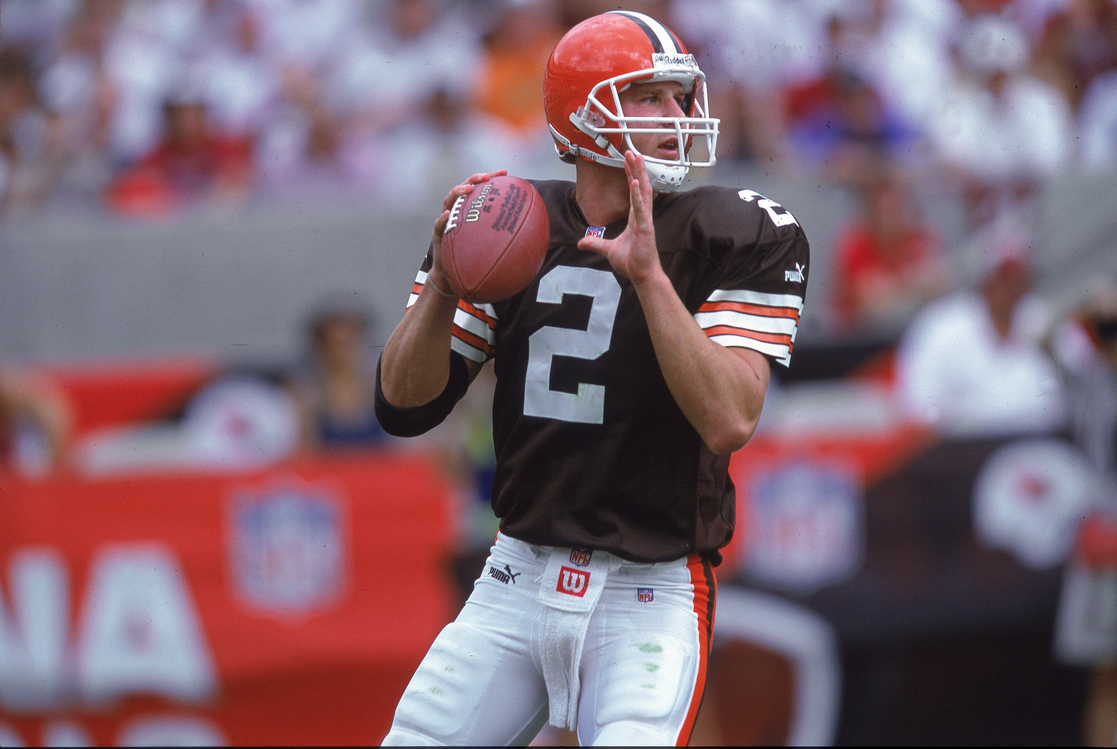 8 Oct 2000:  Tim Couch #2 of the Cleveland Browns passes the ball during the game against the Arizona Cardinals at the Sun Devil Stadium in Phoenix, Arizona.  The Cardinals defeated the Browns 29-21.Mandatory Credit: Donald Miralle  /Allsport