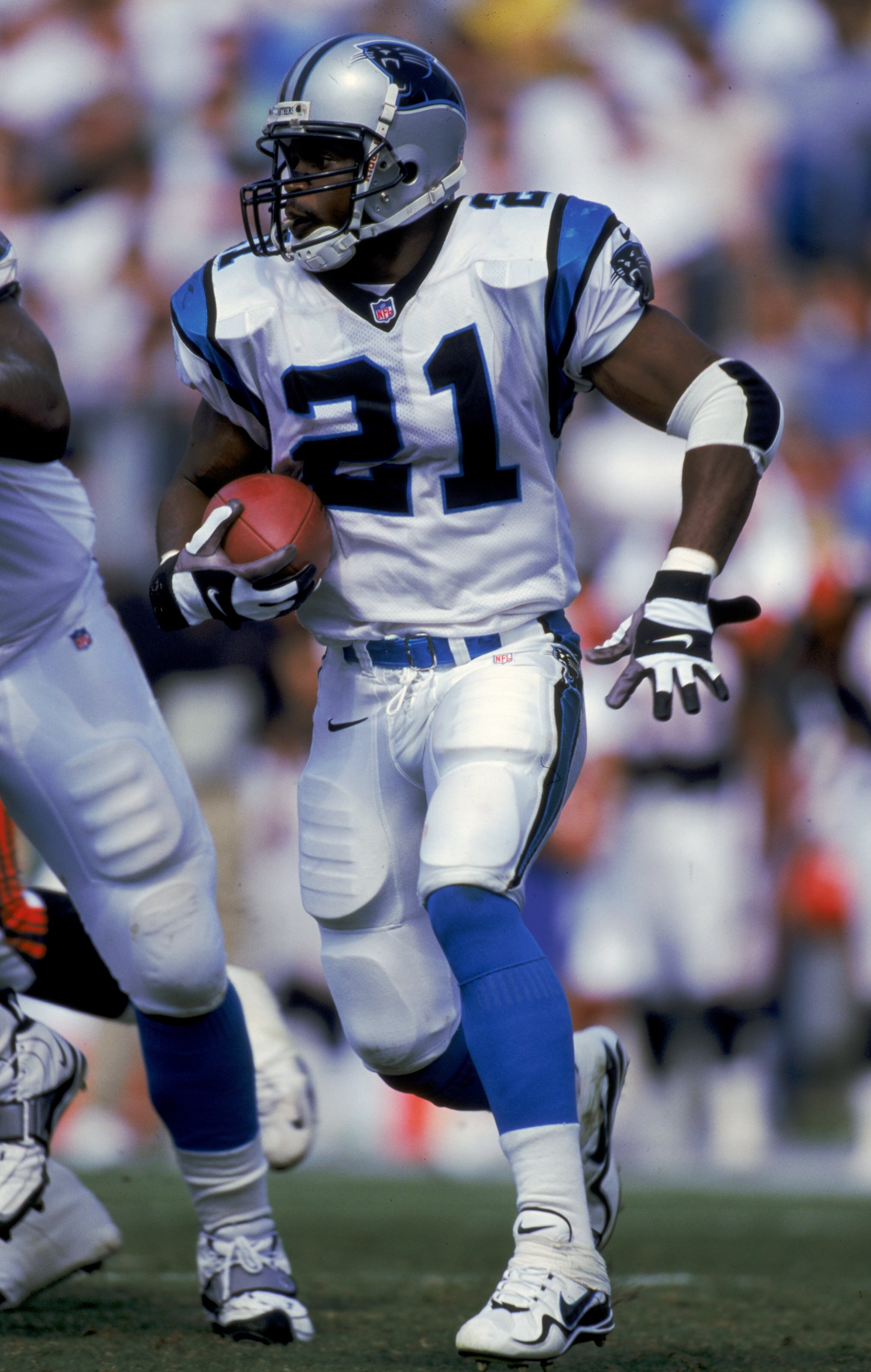 26 Sep 1999: Tim Biakabutuka #21of the Carolina Panthers carries the ball during a game against the Cincinnati Bengals at the Ericson Stadium in Charlotte, North Carolina. The Panthers defeated the Bengals 27-3. Mandatory Credit: Scott Halleran  /Allsport