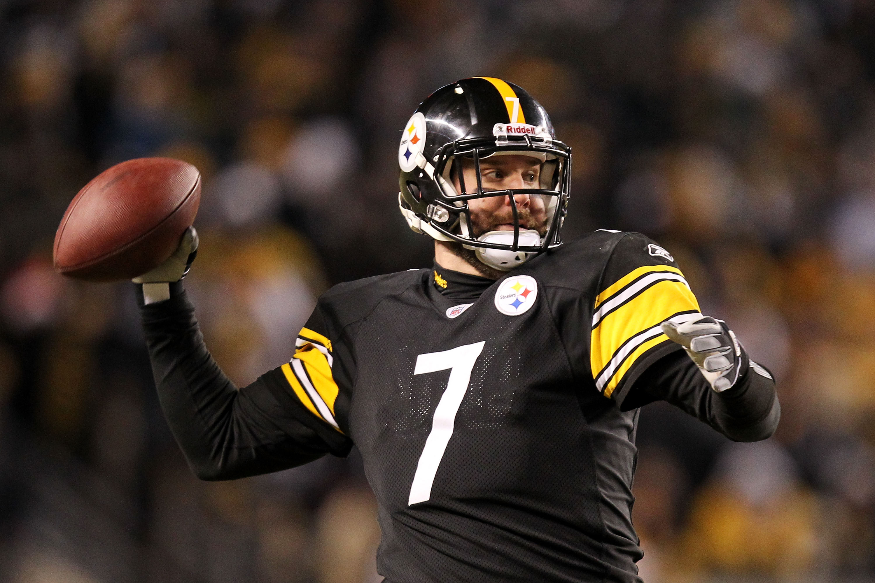 PITTSBURGH, PA - JANUARY 23:  Ben Roethlisberger #7 of the Pittsburgh Steelers drops back against the New York Jets during the 2011 AFC Championship game at Heinz Field on January 23, 2011 in Pittsburgh, Pennsylvania. The Pittsburgh Steelers defeated the