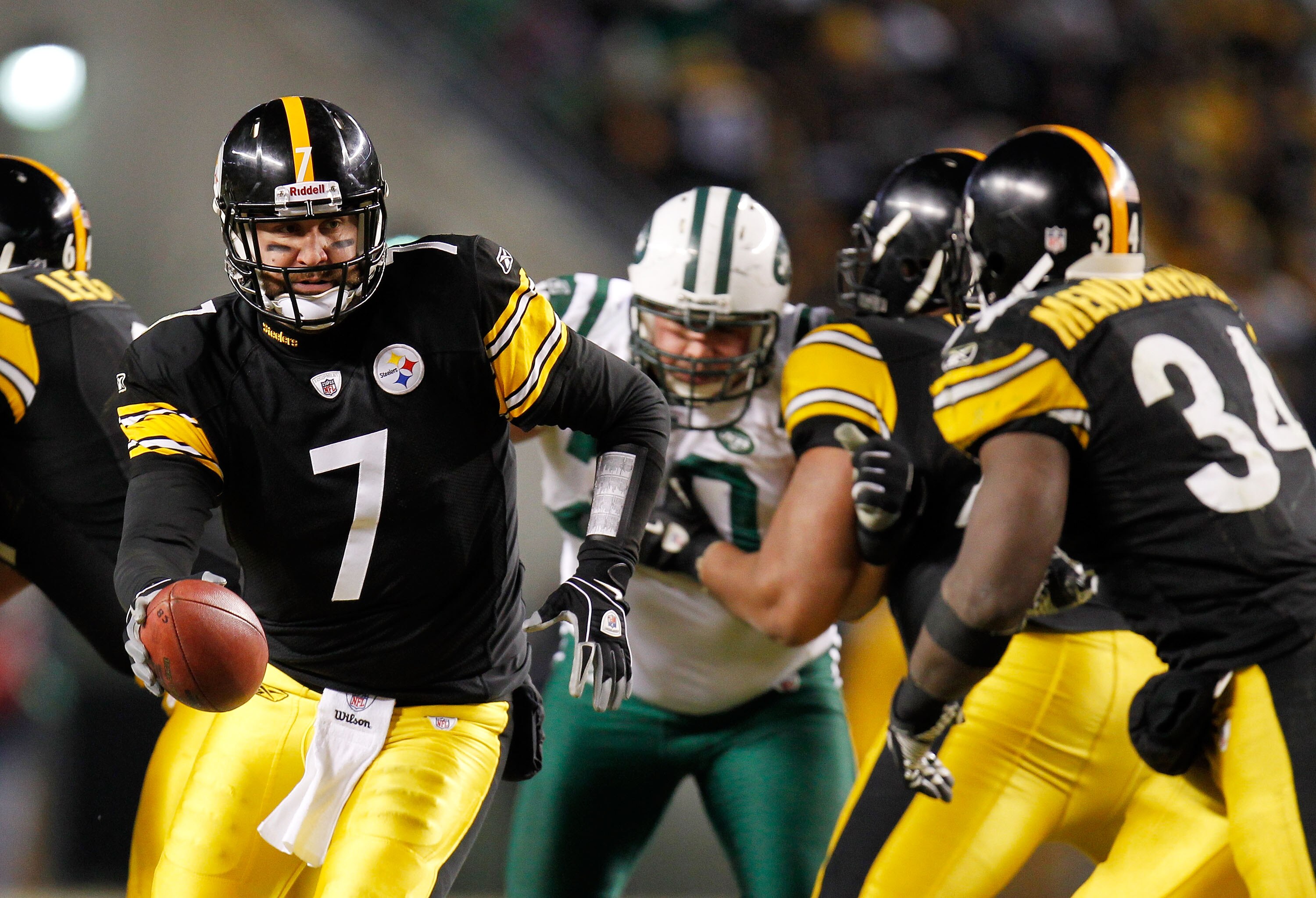 PITTSBURGH, PA - JANUARY 23:  Ben Roethlisberger #7 of the Pittsburgh Steelers drops back against the New York Jets during the 2011 AFC Championship game at Heinz Field on January 23, 2011 in Pittsburgh, Pennsylvania.  (Photo by Gregory Shamus/Getty Image