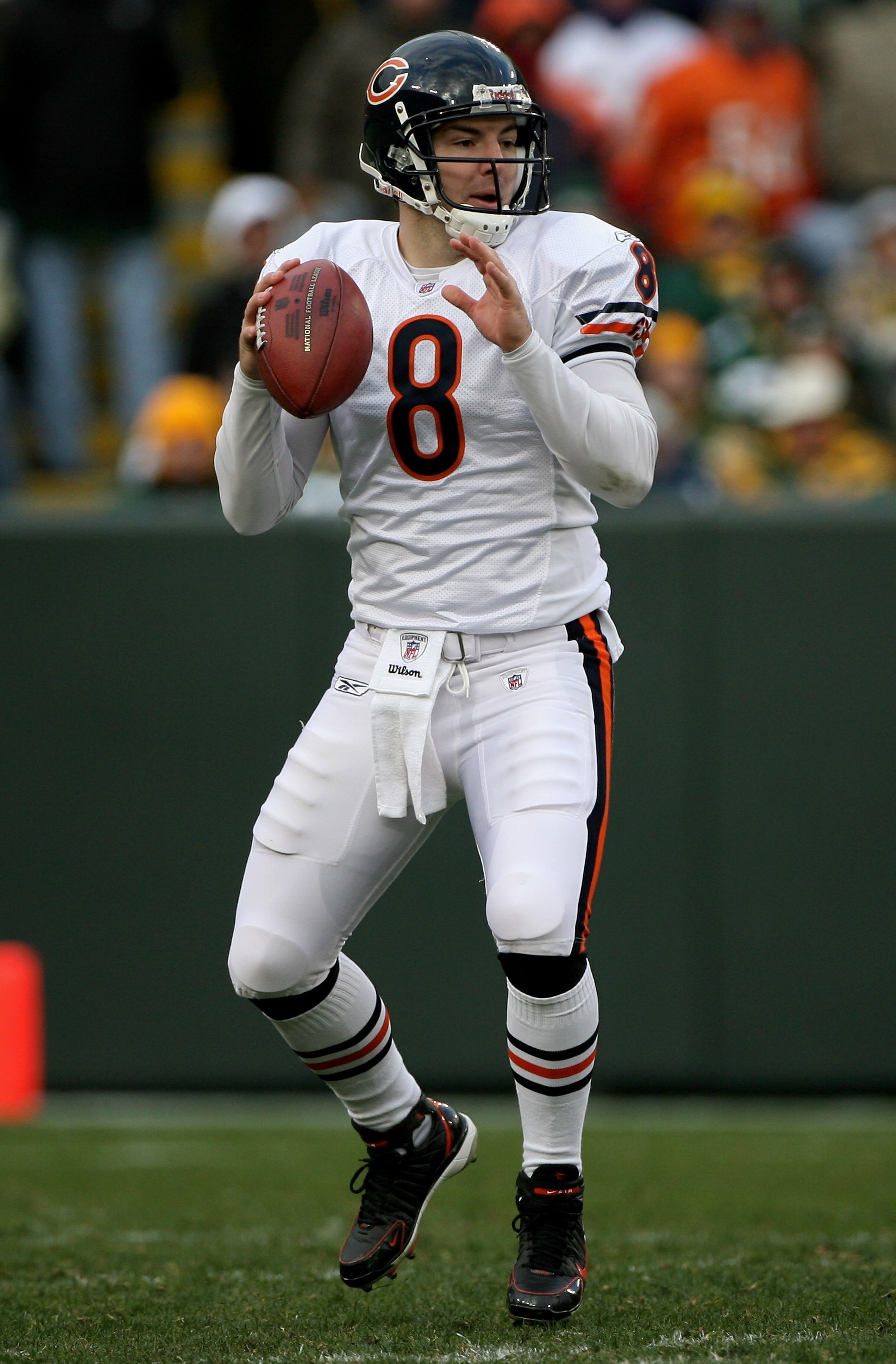 GREEN BAY, WI - NOVEMBER 16:  Quarterback Rex Grossman #8 of the Chicago Bears looks for a receiver against the Green Bay Packers defense after entering the game in the fourth quarter during NFL action at Lambeau Field on November 16, 2008 in Green Bay, W