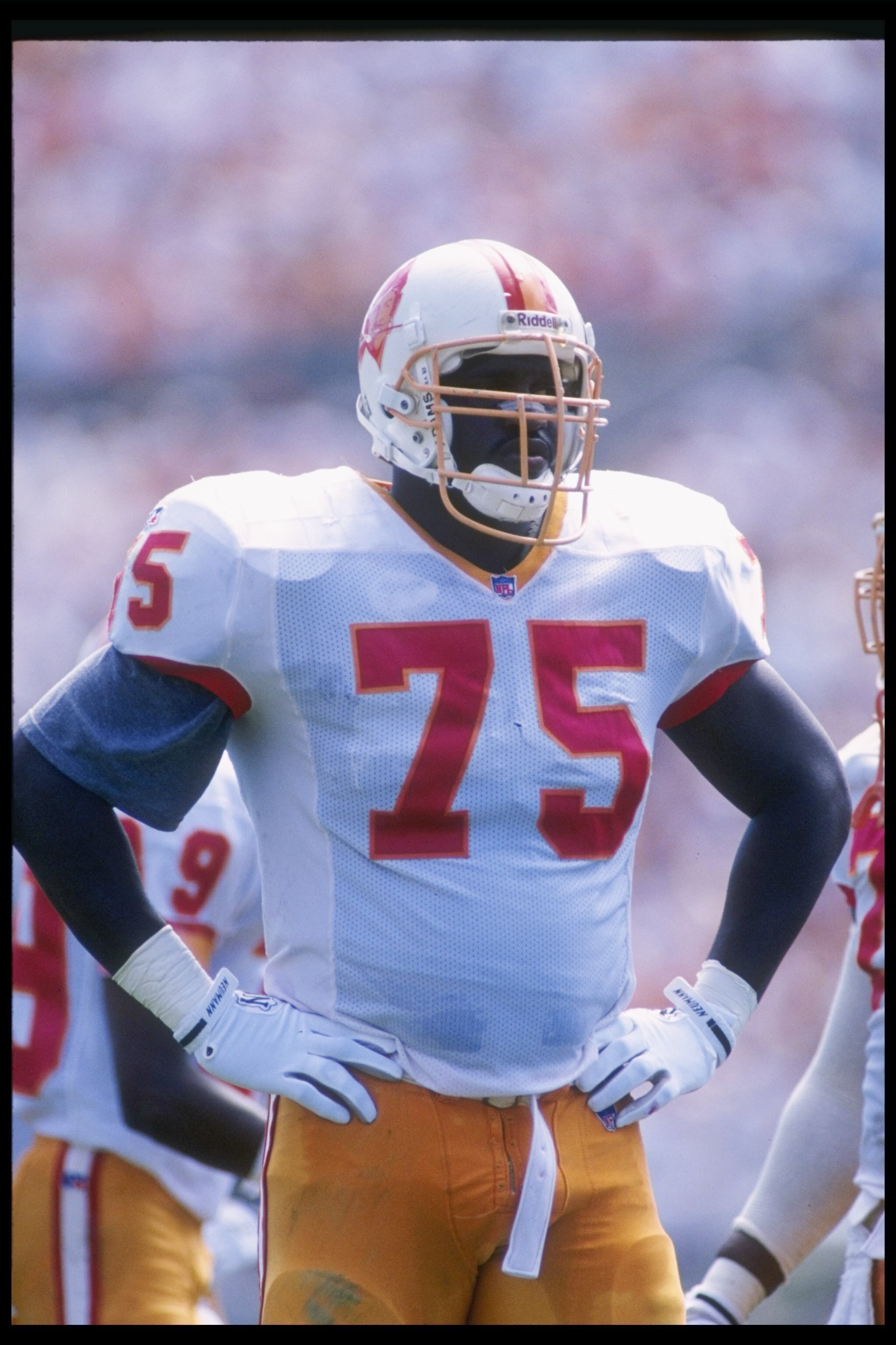 8 Oct 1995: Defensive lineman Eric Curry of the Tampa Bay Buccaneers looks on during a game against the Cincinnati Bengals at Tampa Stadium in Tampa, Florida. The Buccaneers won the game, 19-16.