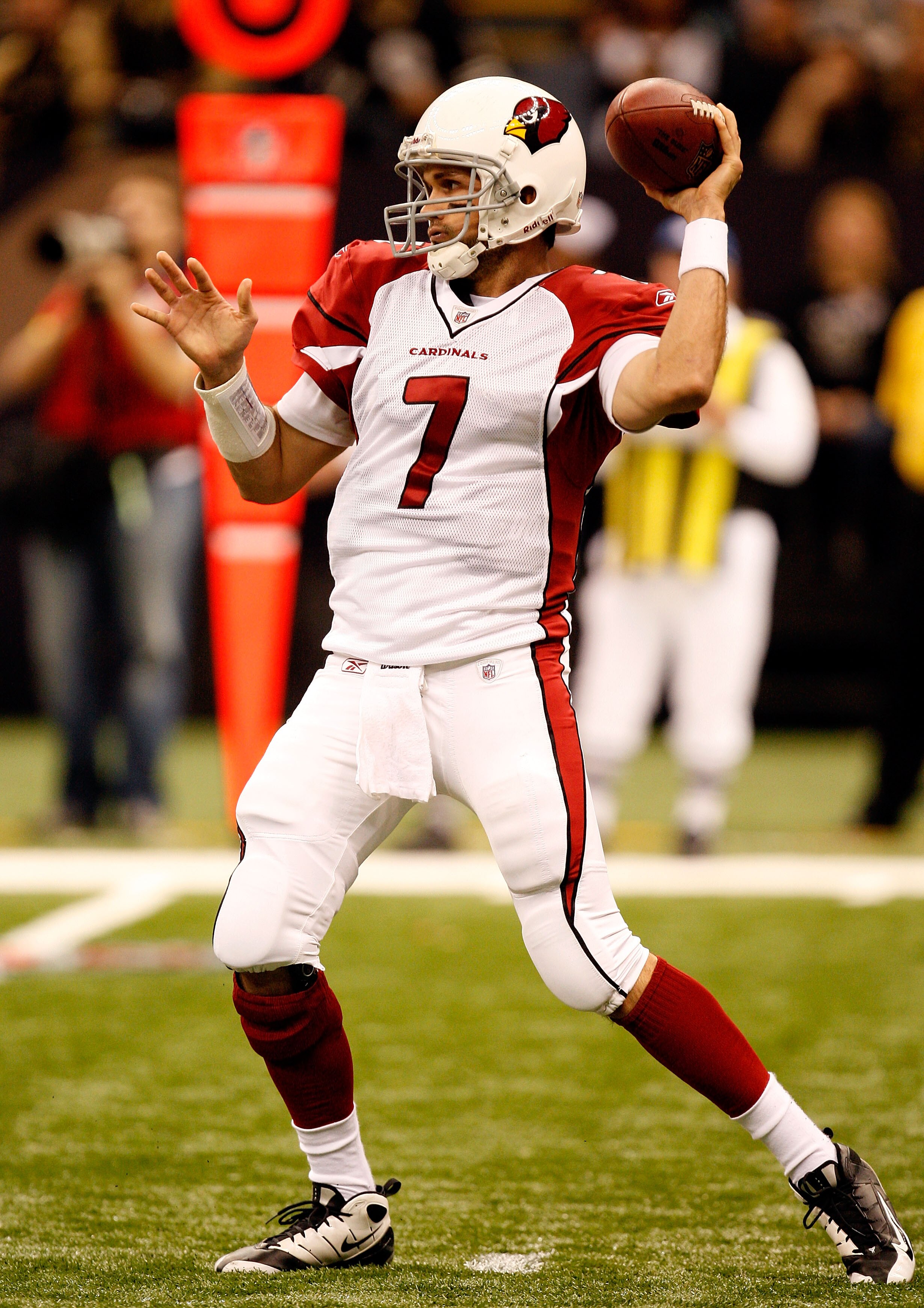 NEW ORLEANS - JANUARY 16:  Quarterback Matt Leinart #7 of the Arizona Cardinals throws a pass against the New Orleans Saints during the NFC Divisional Playoff Game at Louisana Superdome on January 16, 2010 in New Orleans, Louisiana.  (Photo by Ronald Mart