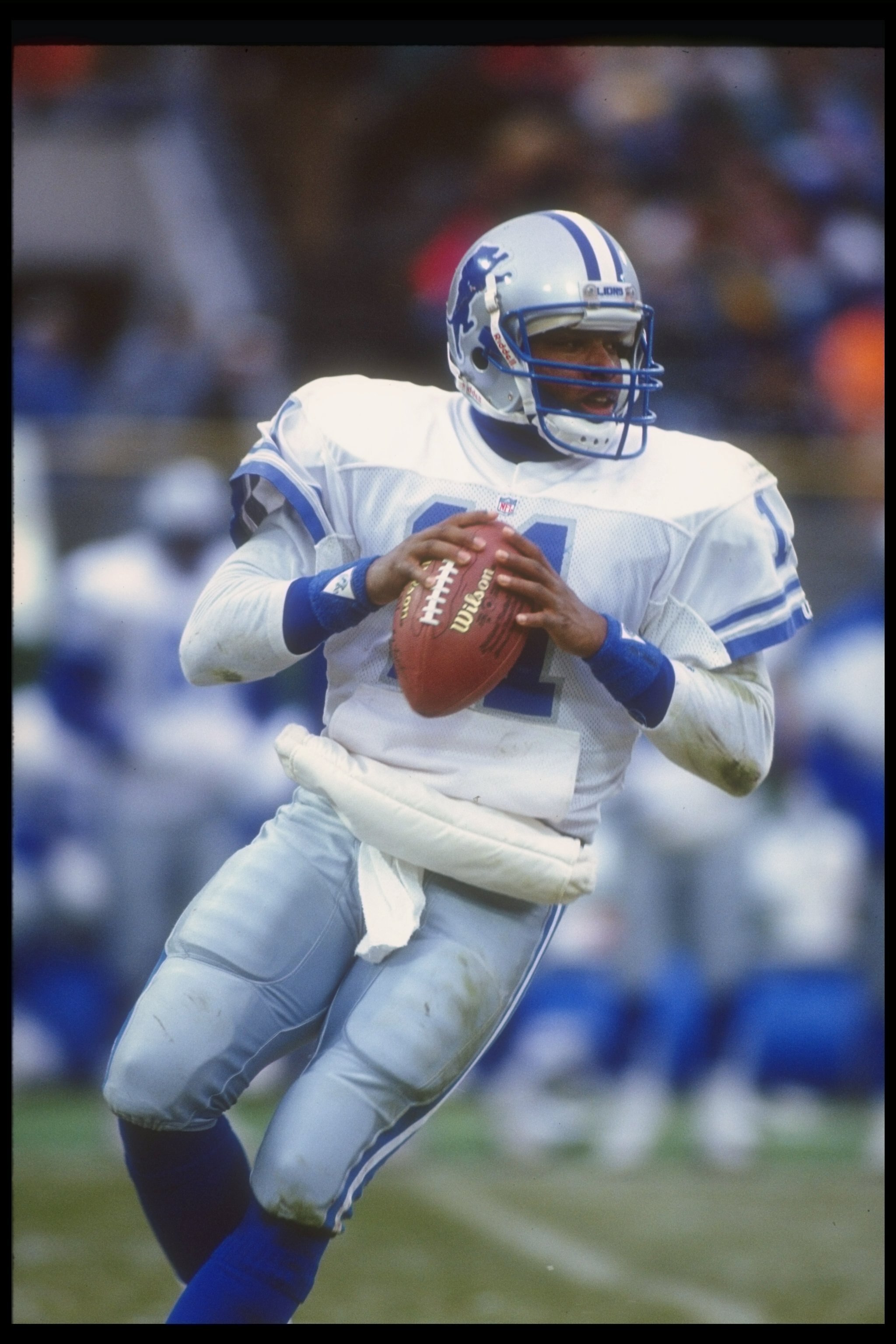 6 Dec 1992: Quarterback Andre Ware of the Detroit Lions looks to pass the ball during a game against the Green Bay Packers at Milwaukee County Stadium in Milwaukee, Wisconsin. The Packers won the game, 38-10.