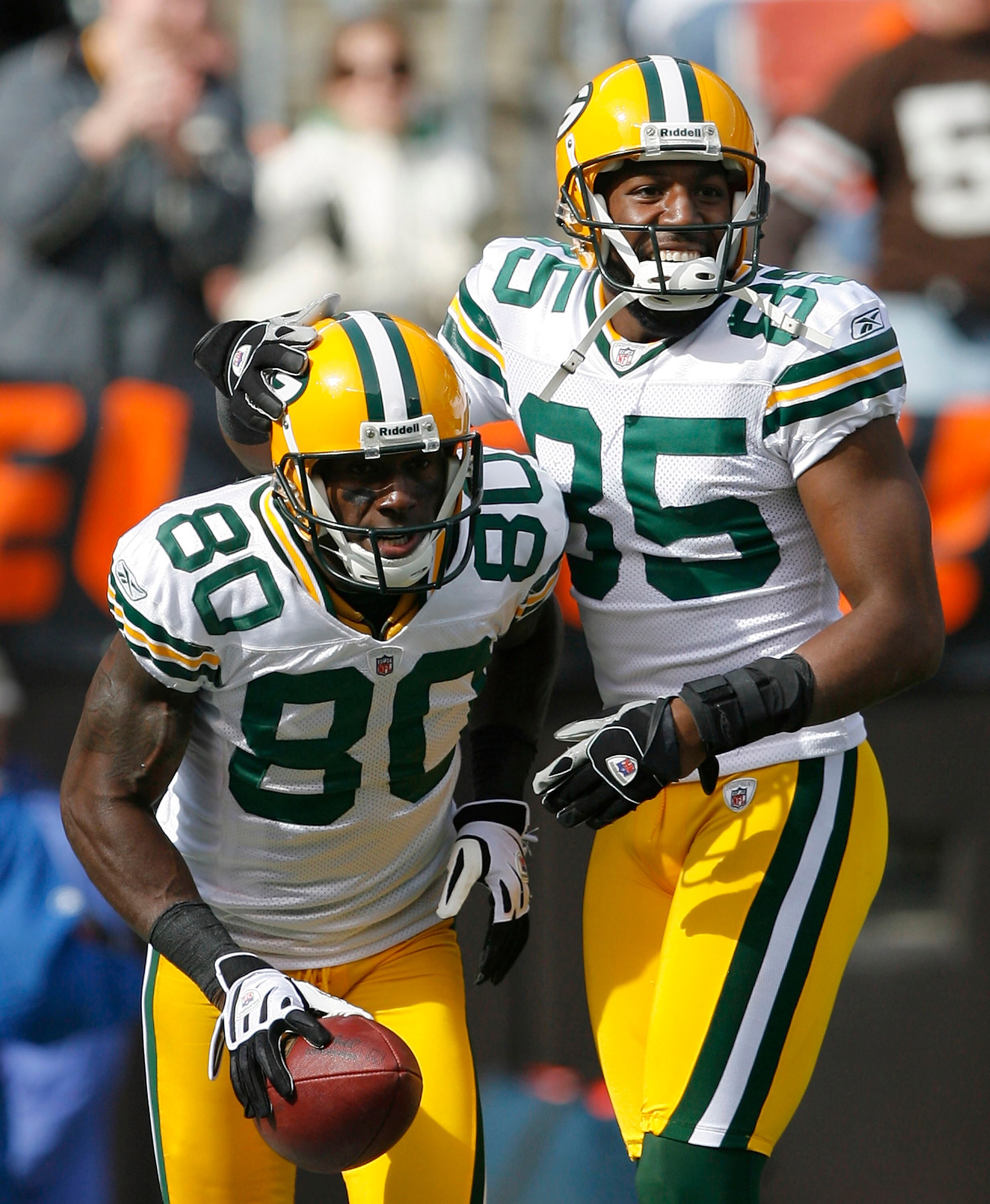 CLEVELAND, OH - OCTOBER 25:  Donald Driver #80 and Greg Jennings #85 of the Green Bay Packers celebrate after scoring a touchdown against the Cleveland Browns at Cleveland Browns Stadium on October 25, 2009 in Cleveland, Ohio.  (Photo by Matt Sullivan/Get