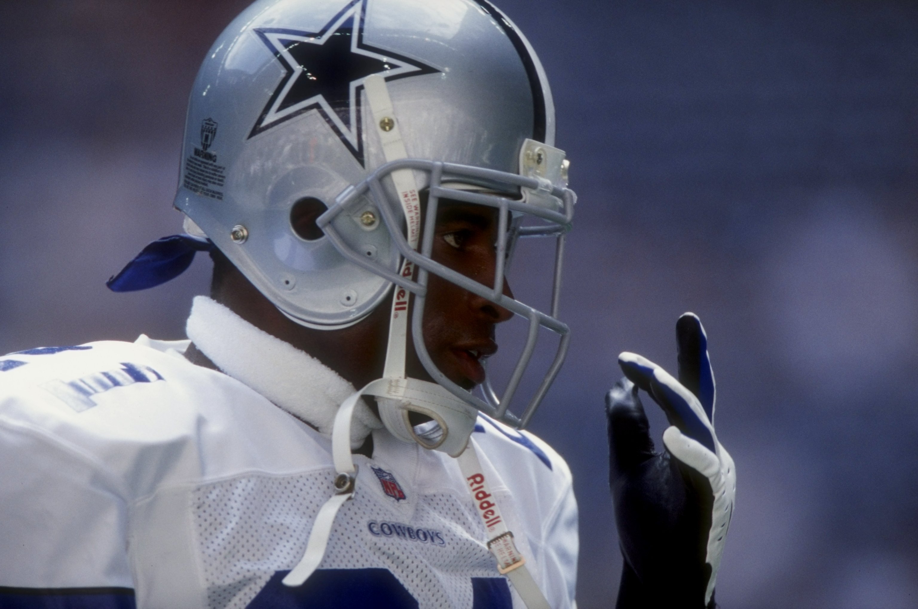 27 Sep 1998:  Cornerback/wide receiver Deion Sanders #21 of the Dallas Cowboys in action during the game against the Oakland Raiders at the Texas Stadium in Irving, Texas. The Raiders defeated the Cowboys 13-10. Mandatory Credit: Todd Warshaw  /Allsport
