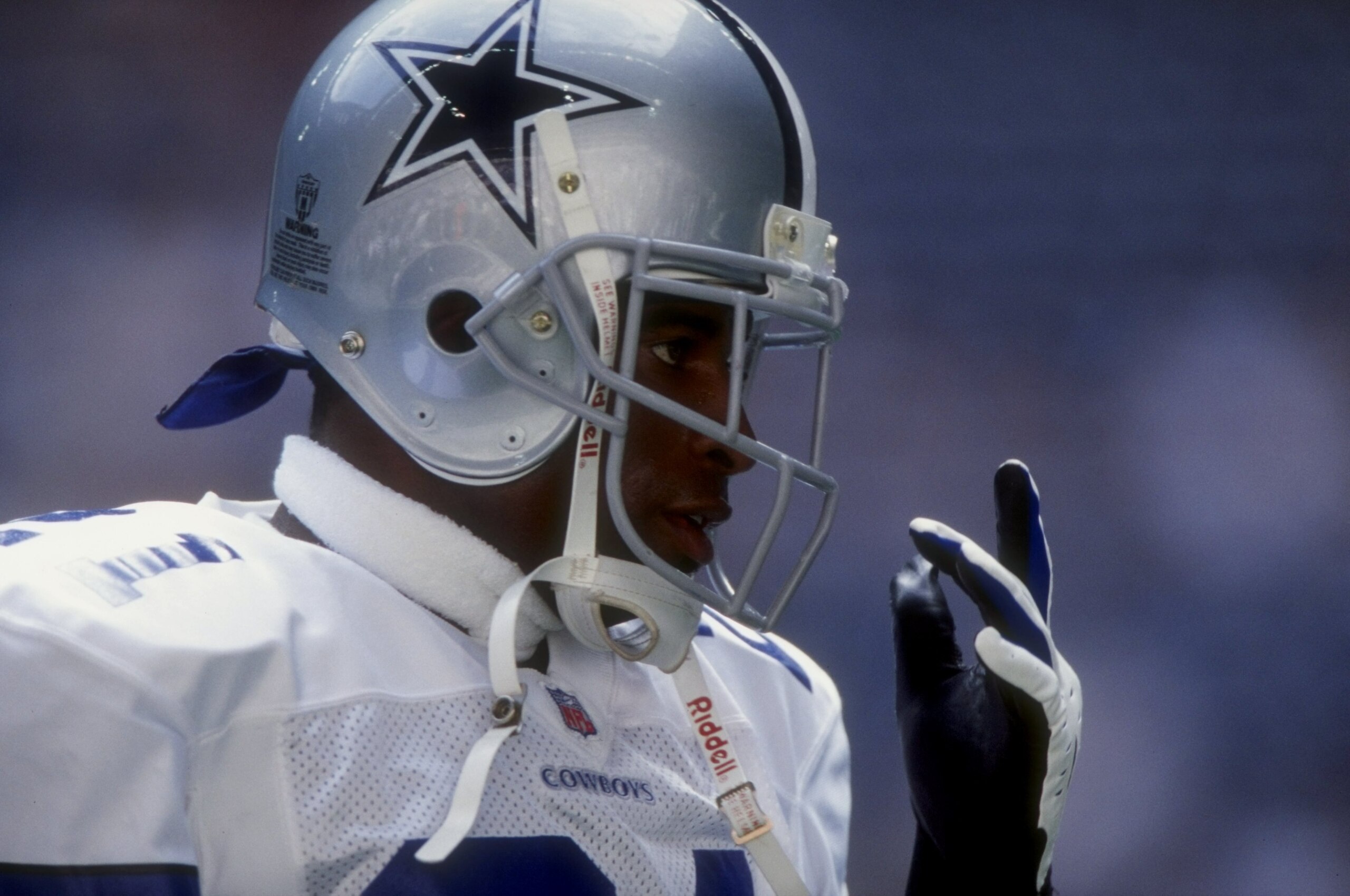 27 Sep 1998:  Cornerback/wide receiver Deion Sanders #21 of the Dallas Cowboys in action during the game against the Oakland Raiders at the Texas Stadium in Irving, Texas. The Raiders defeated the Cowboys 13-10. Mandatory Credit: Todd Warshaw  /Allsport