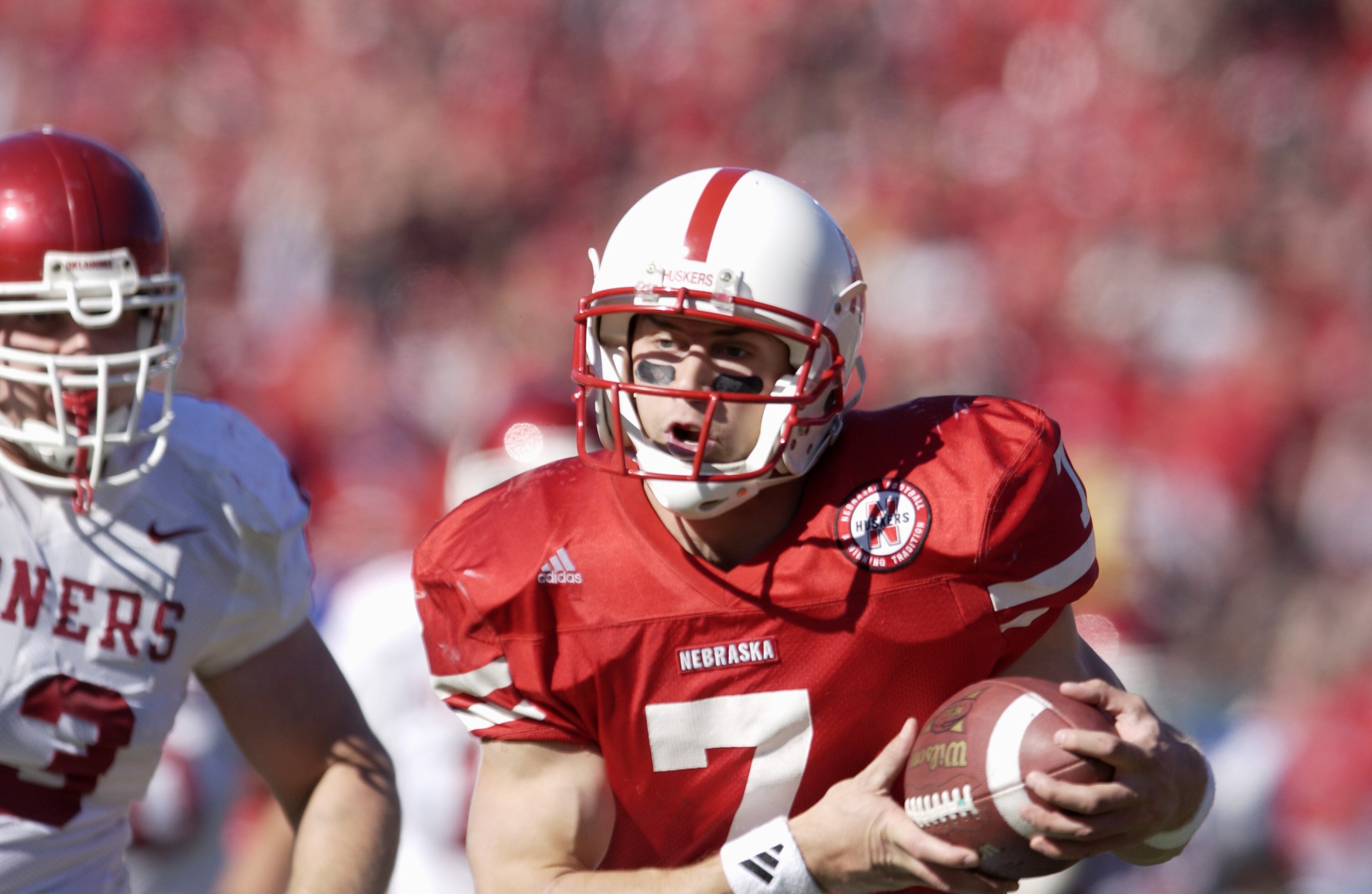 27 Oct 2001 : Eric Crouch of Nebraska in action during the game against Oklahoma at Memorial Stadium in Lincoln, Nebraska. The Nebraska Cornhuskers won 20-10. DIGITAL IMAGE. Mandatory Credit: Elsa/Allsport