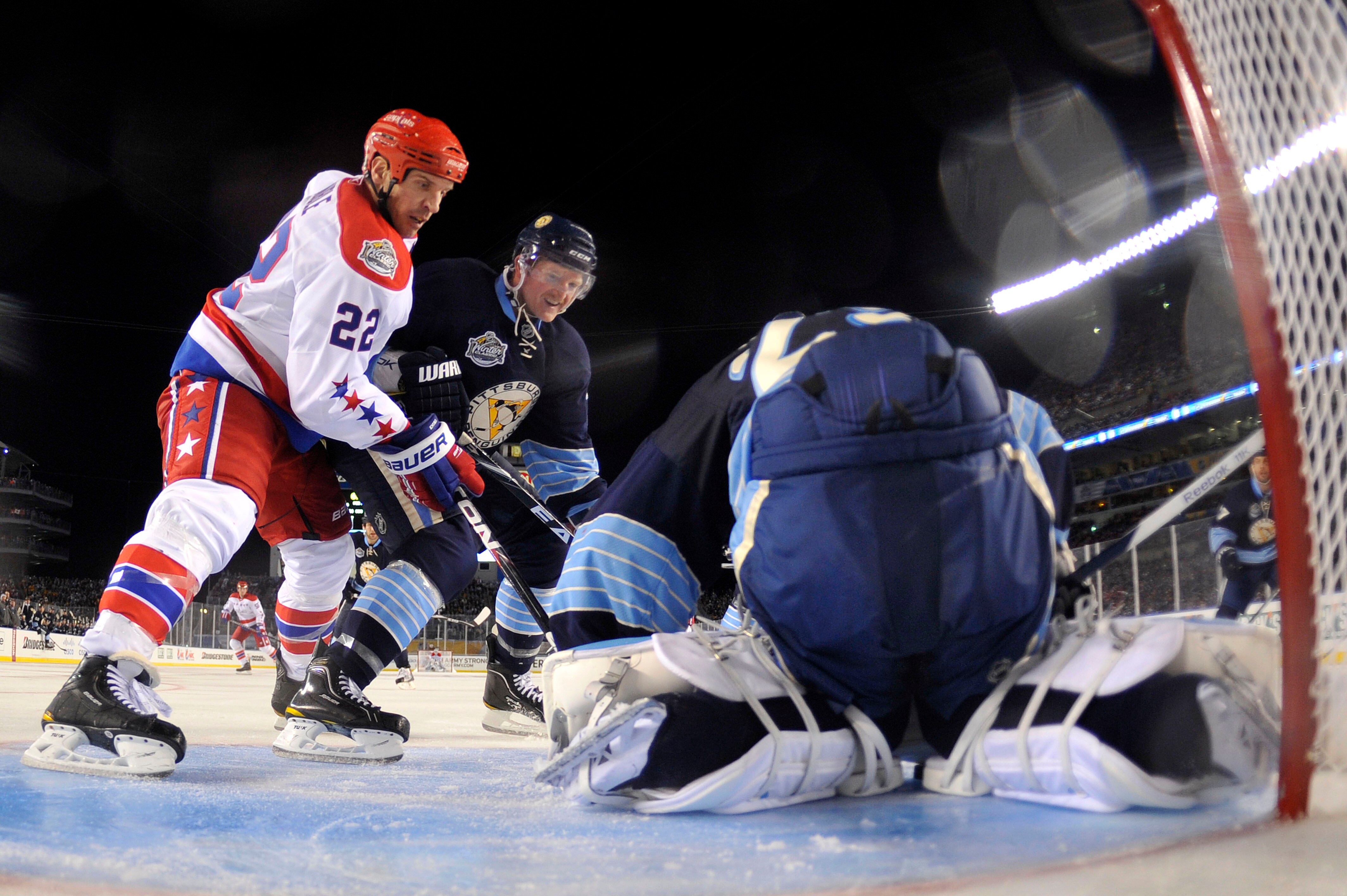 PITTSBURGH, PA - JANUARY 01:  Mike Knuble #22 of the Washington Capitals looks to shoot against Marc-Andre Fleury #29 of the Pittsburgh Penguins during the 2011 NHL Bridgestone Winter Classic at Heinz Field on January 1, 2011 in Pittsburgh, Pennsylvania.