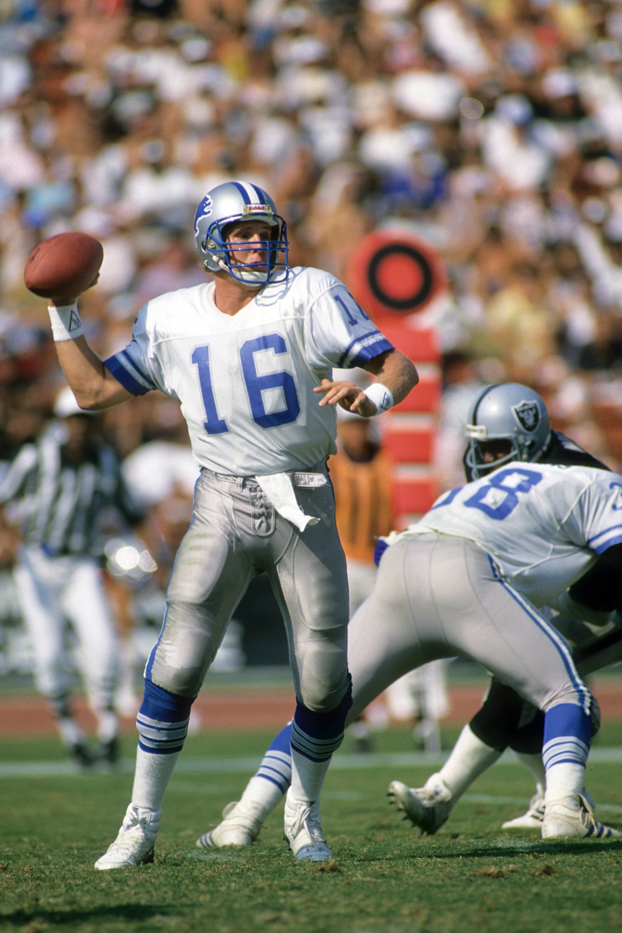 LOS ANGELES, CA - SEPTEMBER 20:  Quarterback Chuck Long of the Detroit Lions passes against the Los Angeles Raiders during a game at the Los Angeles Memorial Coliseum on September 20, 1987 in Los Angeles, California.  The Raiders won 27-7  (Photo by Georg