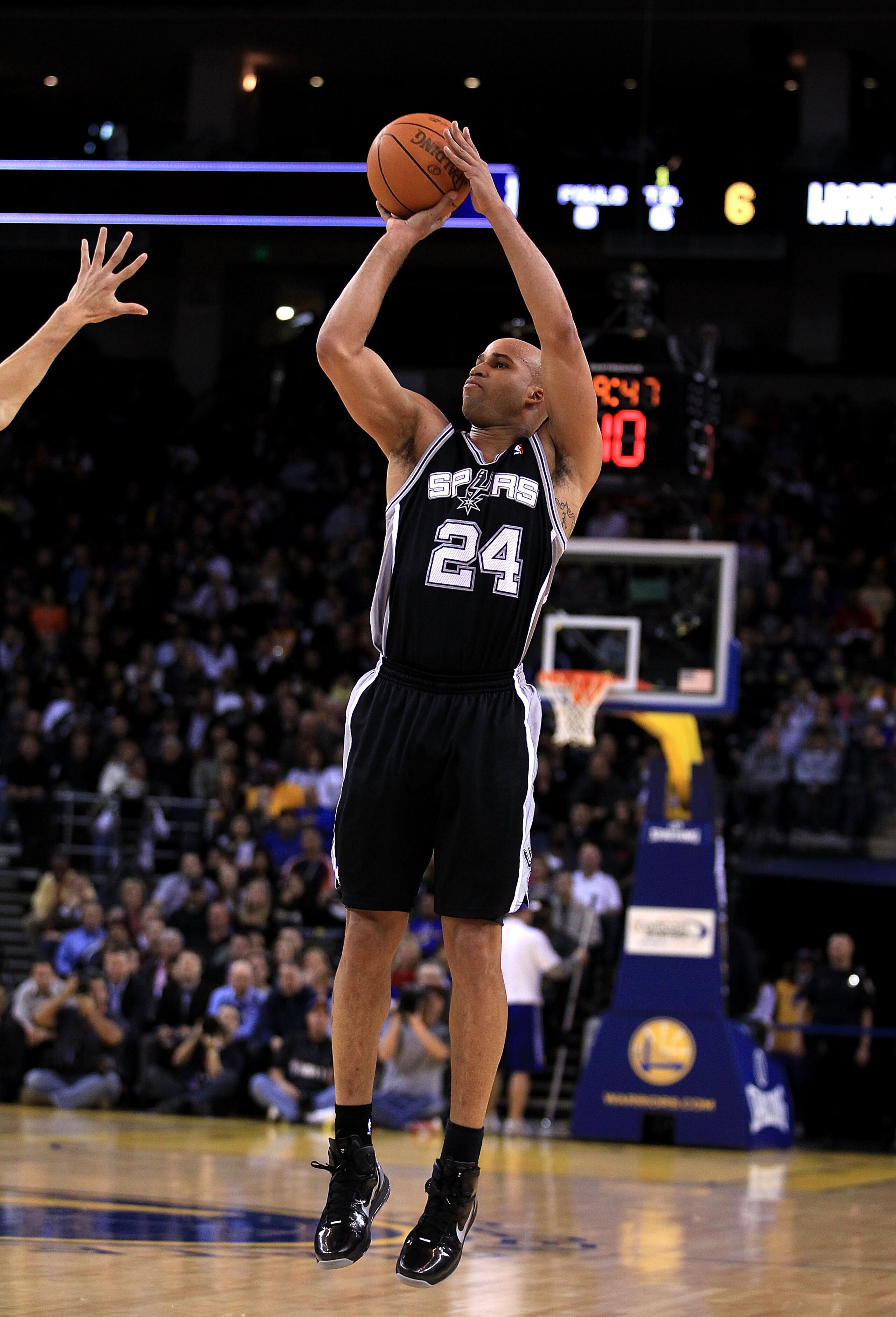 OAKLAND, CA - JANUARY 24:  Richard Jefferson #24 of the San Antonio Spurs in action against the Golden State Warriors at Oracle Arena on January 24, 2011 in Oakland, California.  NOTE TO USER: User expressly acknowledges and agrees that, by downloading an
