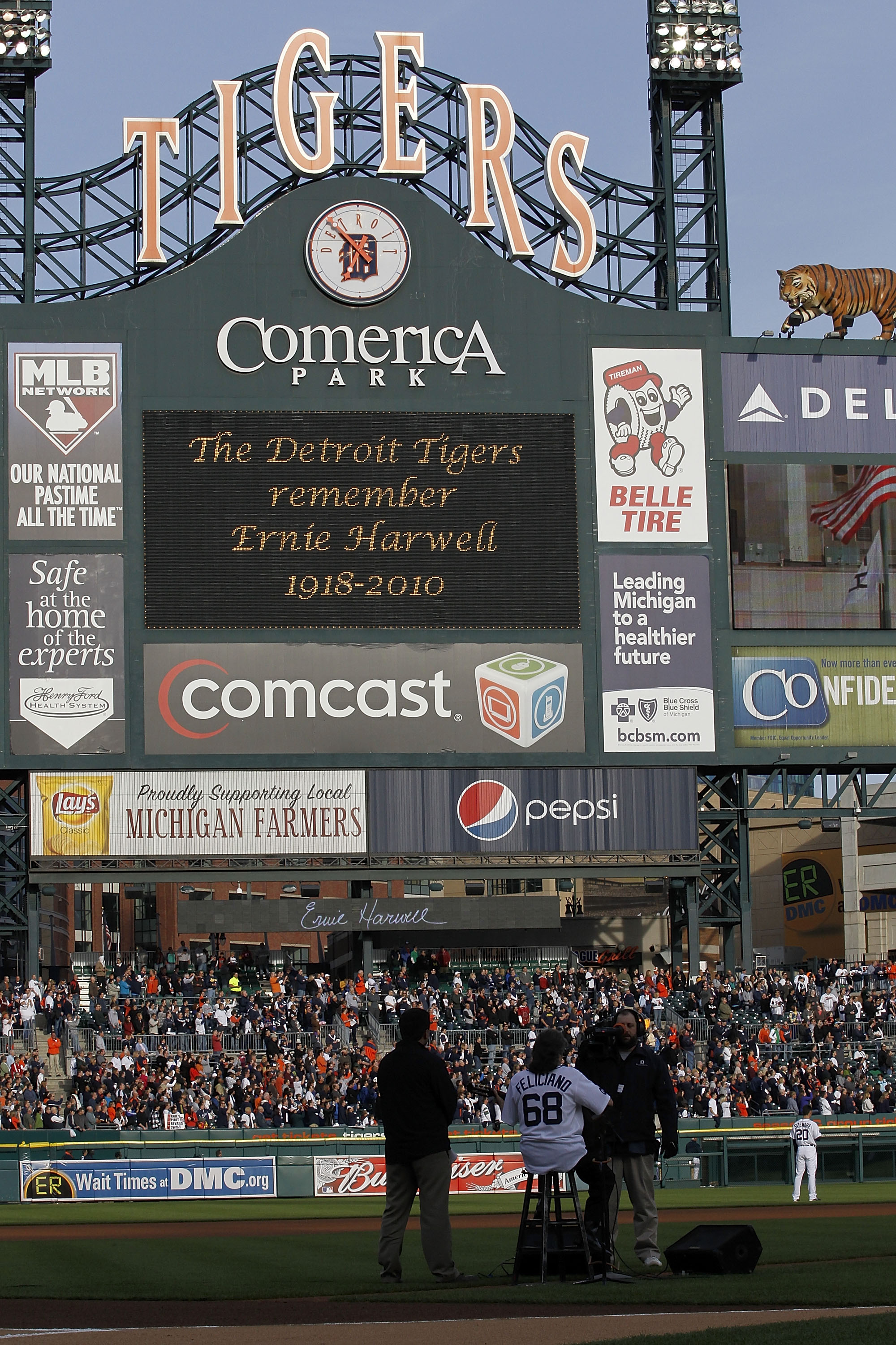 DETROIT - MAY 10:  Jose Feliciano sings, 'The Star Spangled Banner' in remembrance of former Detroit Tigers broadcaster Ernie Harwell prior to the start of the game against the New York Yankees on May 10, 2010 at Comerica Park  in Detroit, Michigan.  (Pho