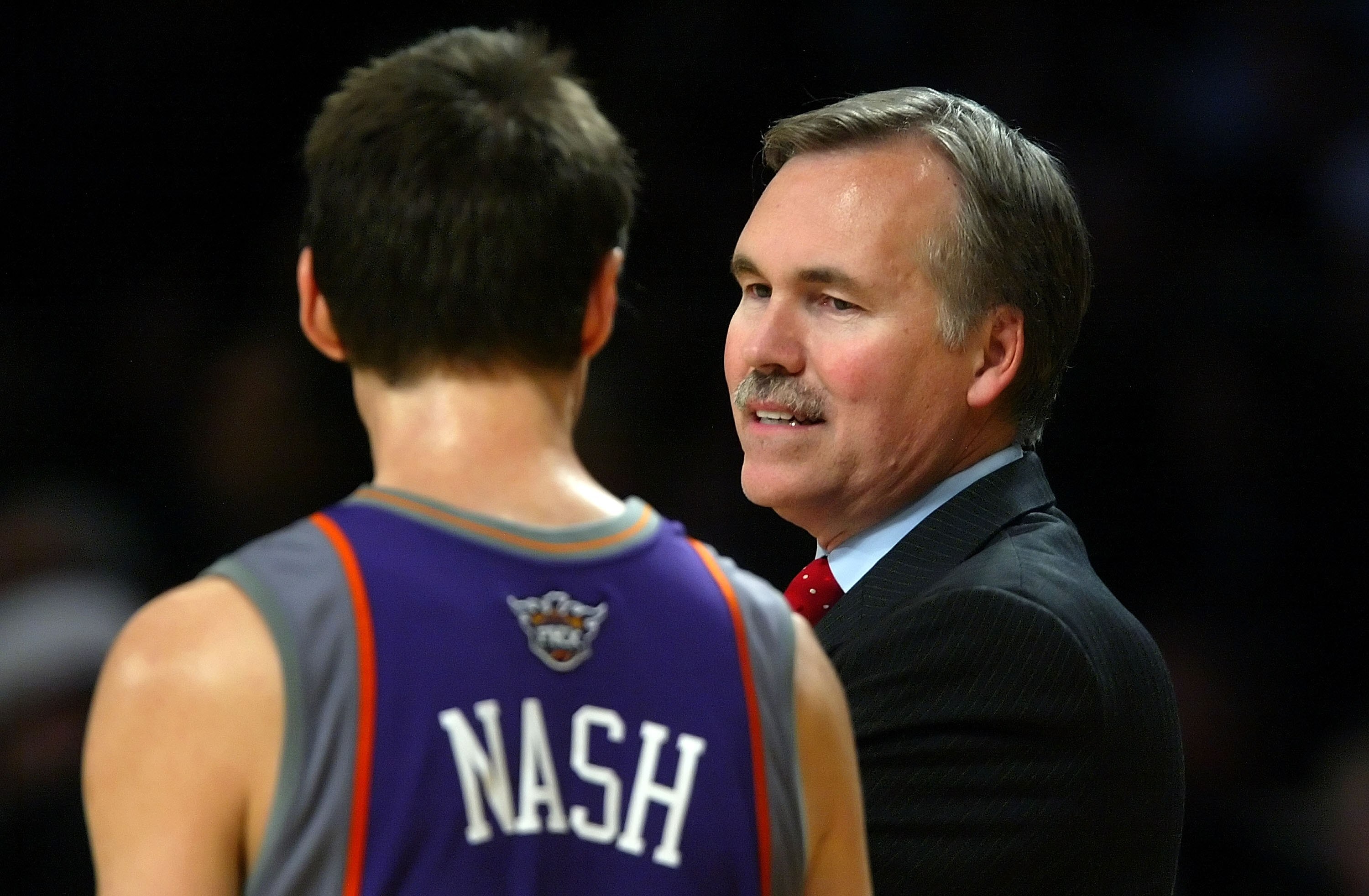 LOS ANGELES, CA - OCTOBER 31:  Head coach Mike D'Antoni of the Phoenix Suns talks to Steve Nash #13 during the game against the Los Angeles Lakers on October 31, 2006 at Staples Center in Los Angeles, California. The Lakers won 114-106. NOTE TO USER: User