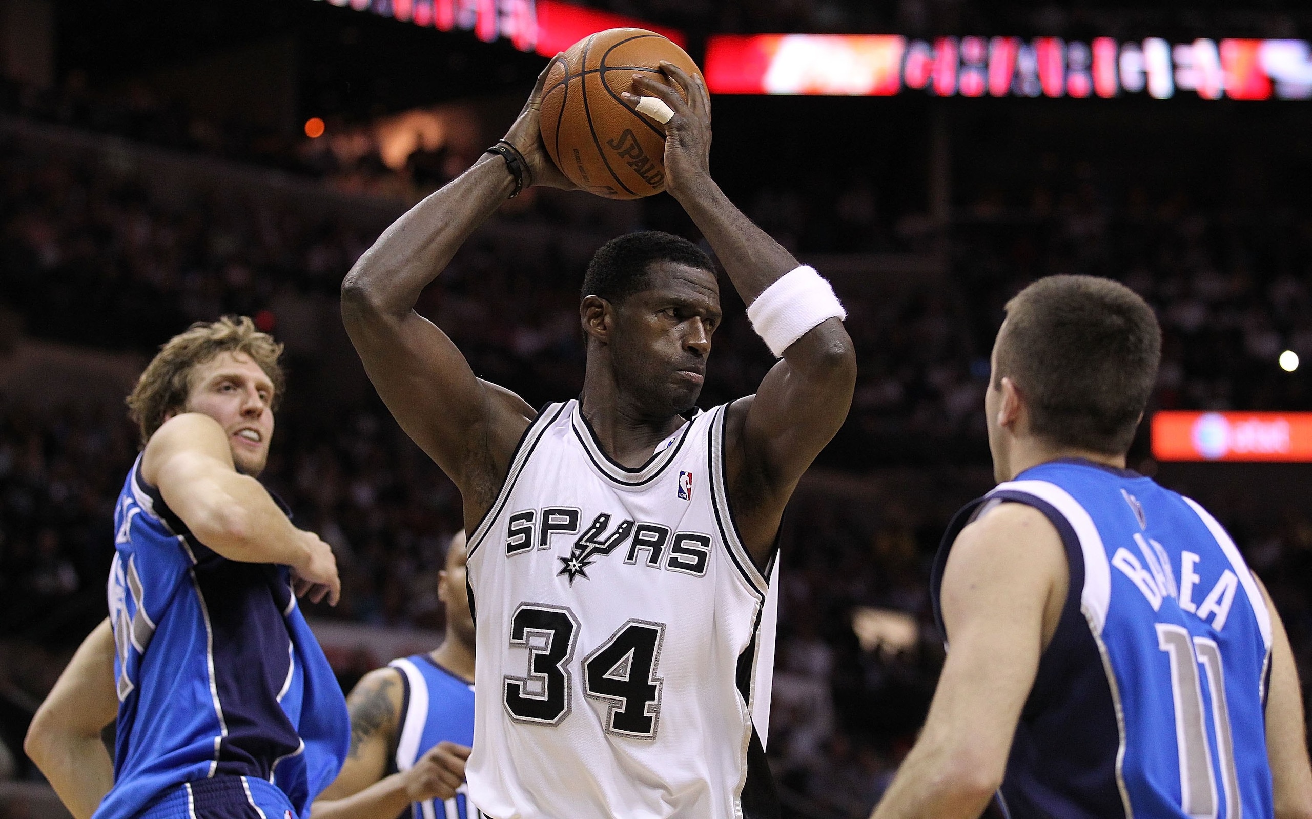 SAN ANTONIO - APRIL 23:  Antonio McDyess #34 of the San Antonio Spurs in Game Three of the Western Conference Quarterfinals during the 2010 NBA Playoffs at AT&T Center on April 23, 2010 in San Antonio, Texas. NOTE TO USER: User expressly acknowledges and