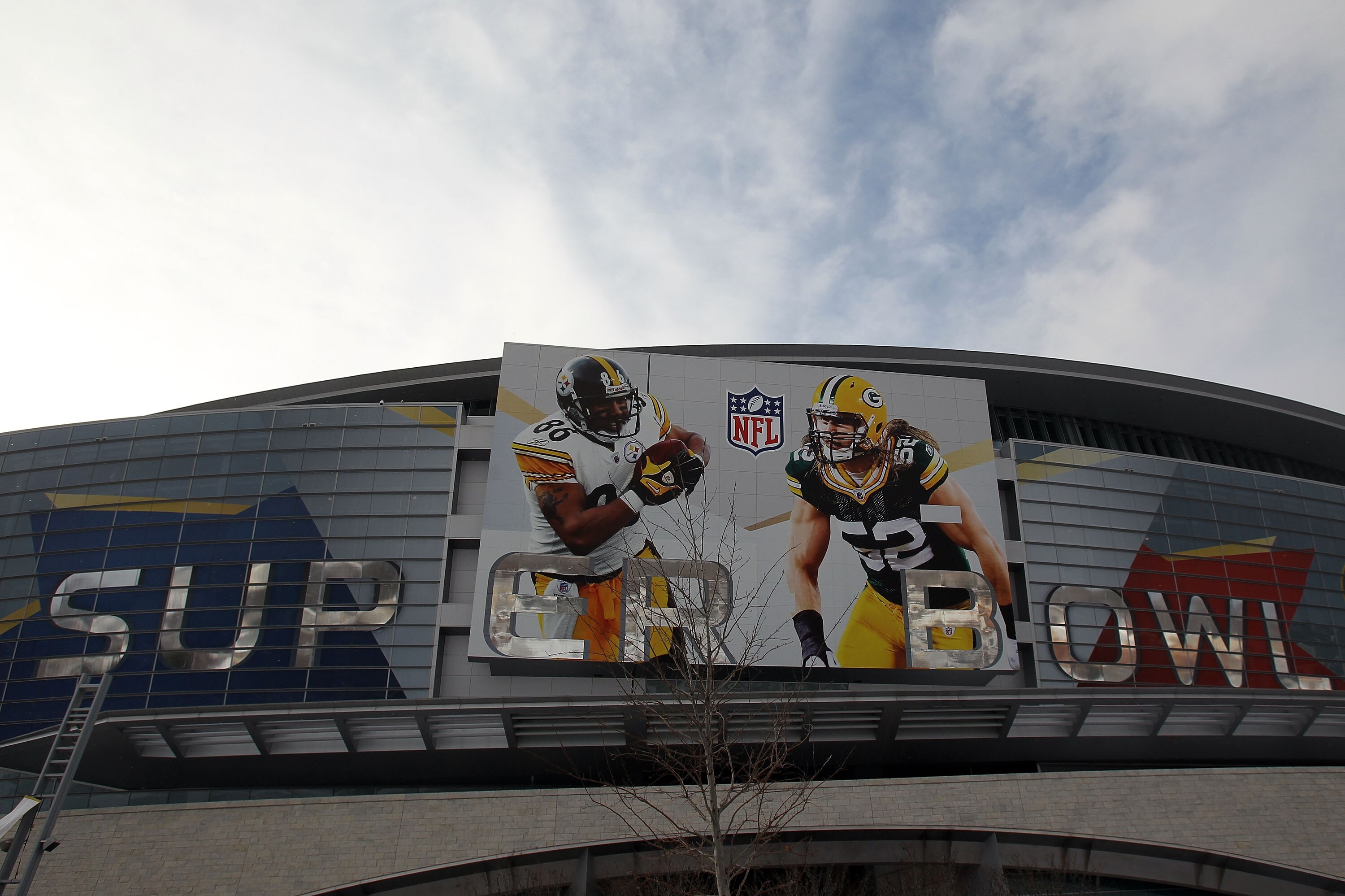 ARLINGTON, TX - FEBRUARY 01:  A view of Cowboys Stadium with outside before Super Bowl XLV Media Day on February 1, 2011 in Arlington, Texas. The Dallas area was hit with winter weather late yesterday evening causing road and school closures in the area.