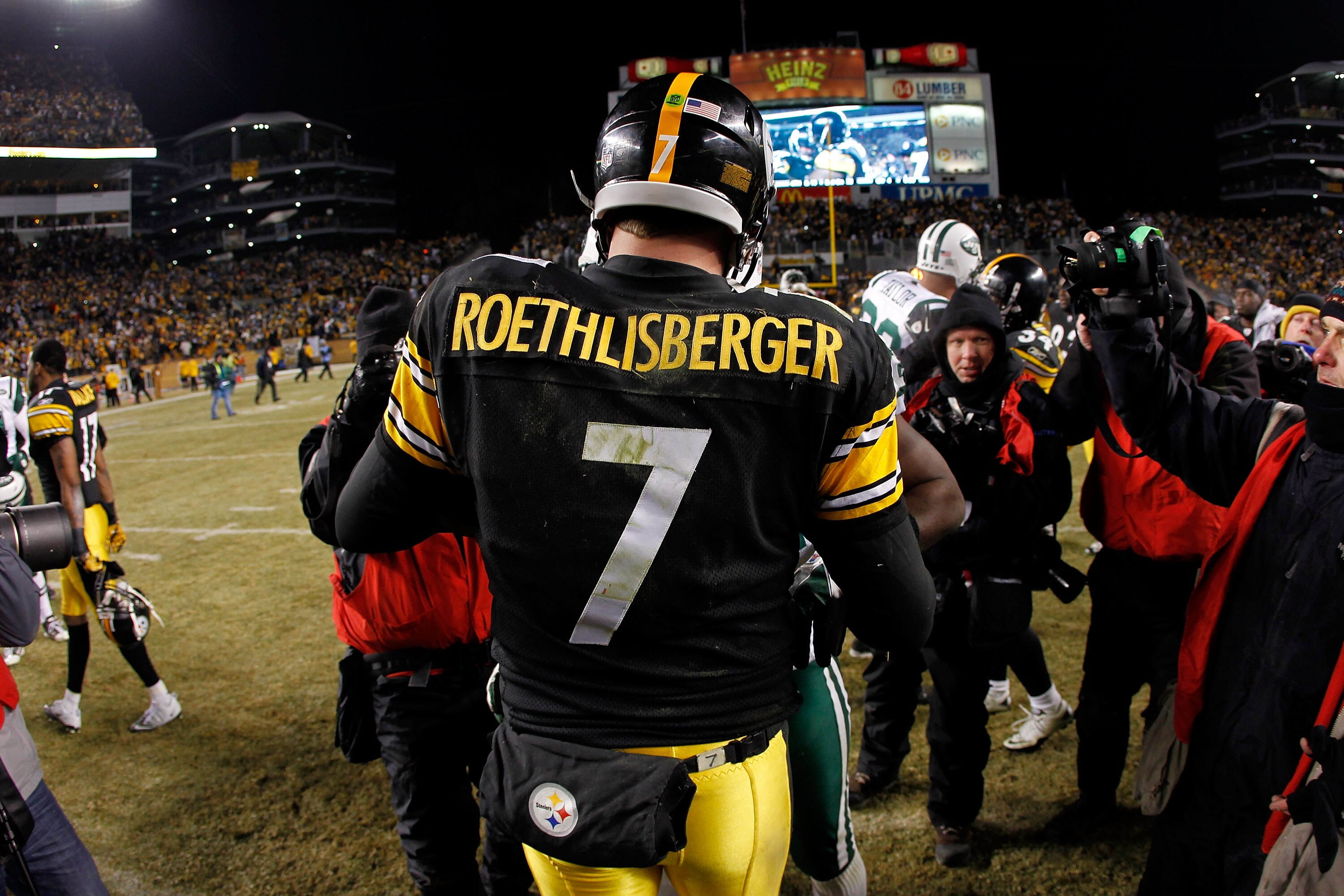 PITTSBURGH, PA - JANUARY 23:  Ben Roethlisberger #7 of the Pittsburgh Steelers celebrates their 24 to 19 win over the New York Jets in the 2011 AFC Championship game at Heinz Field on January 23, 2011 in Pittsburgh, Pennsylvania.  (Photo by Gregory Shamus