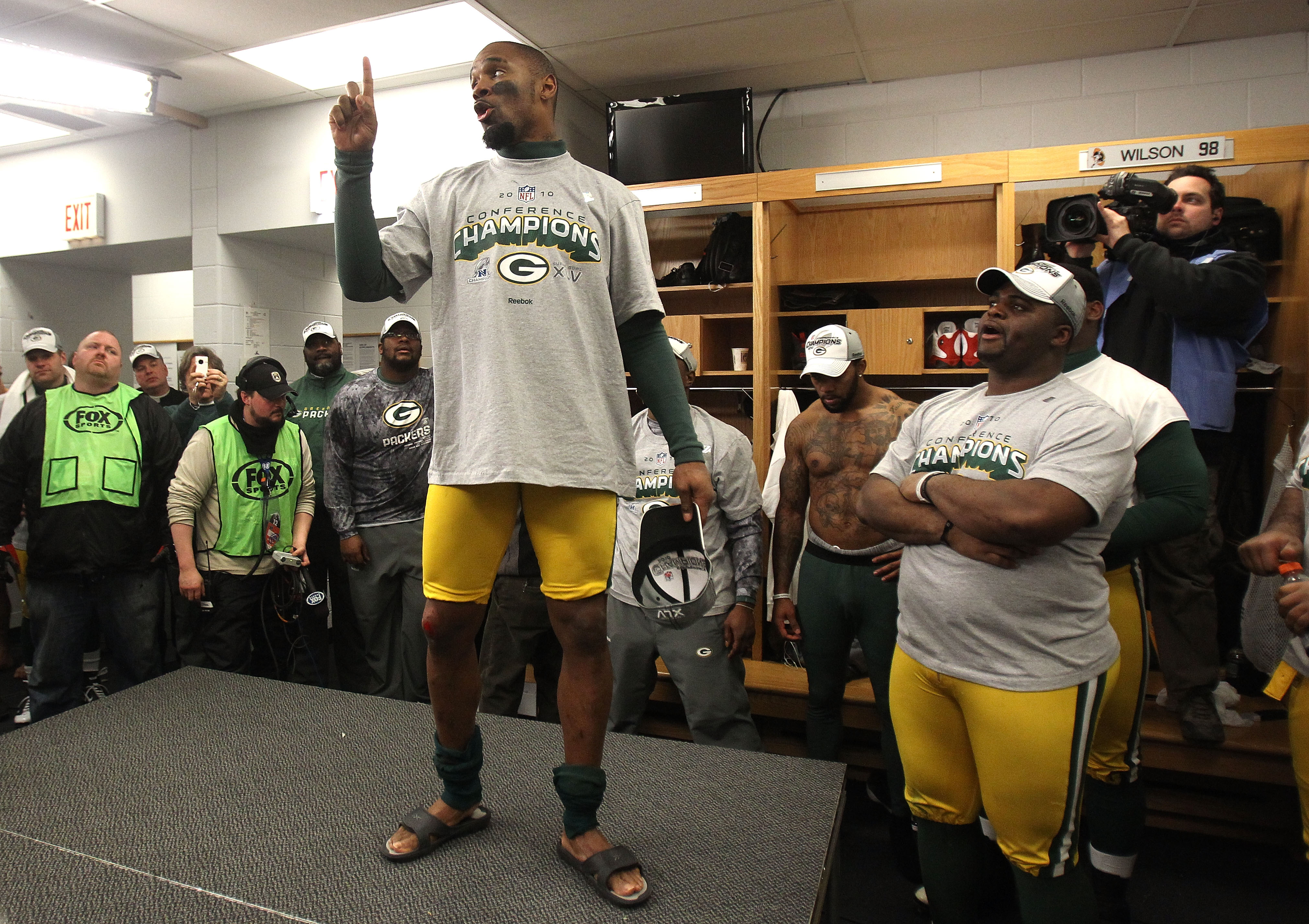 CHICAGO, IL - JANUARY 23:  Charles Woodson #21 of the Green Bay Packers talks to his team after the Packers 21-14 victory against the Chicago Bears in the NFC Championship Game at Soldier Field on January 23, 2011 in Chicago, Illinois.  (Photo by Jonathan