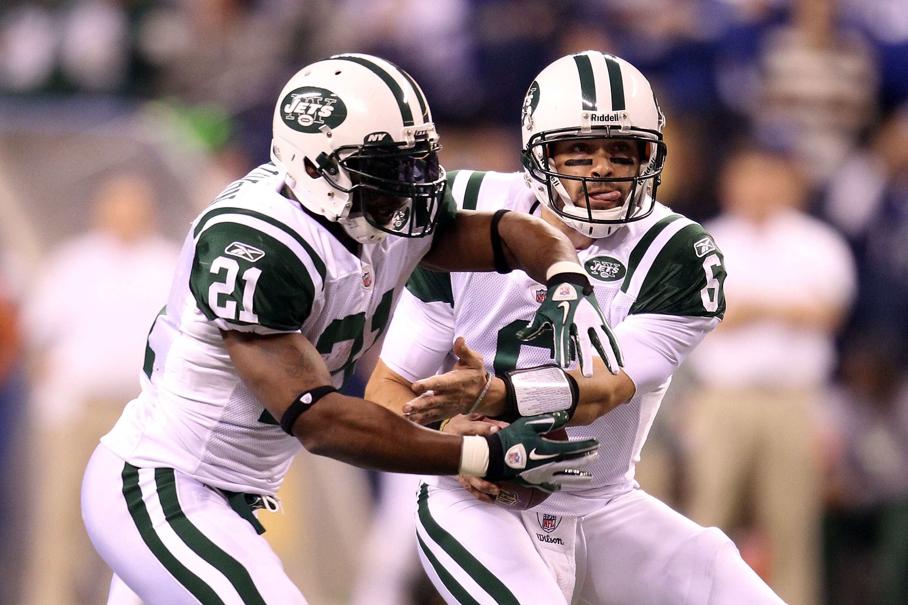 INDIANAPOLIS, IN - JANUARY 08:  Quarterback Mark Sanchez #6 of the New York Jets fakes a play action handoff to LaDainian Tomlinson #21 against the Indianapolis Colts during their 2011 AFC wild card playoff game at Lucas Oil Stadium on January 8, 2011 in